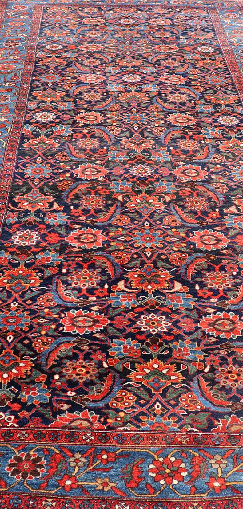 Alfombra Persa Antigua de Tejido Fino de Galería Hamadan en Rojo, Azul, Verde y Marfil en venta 3