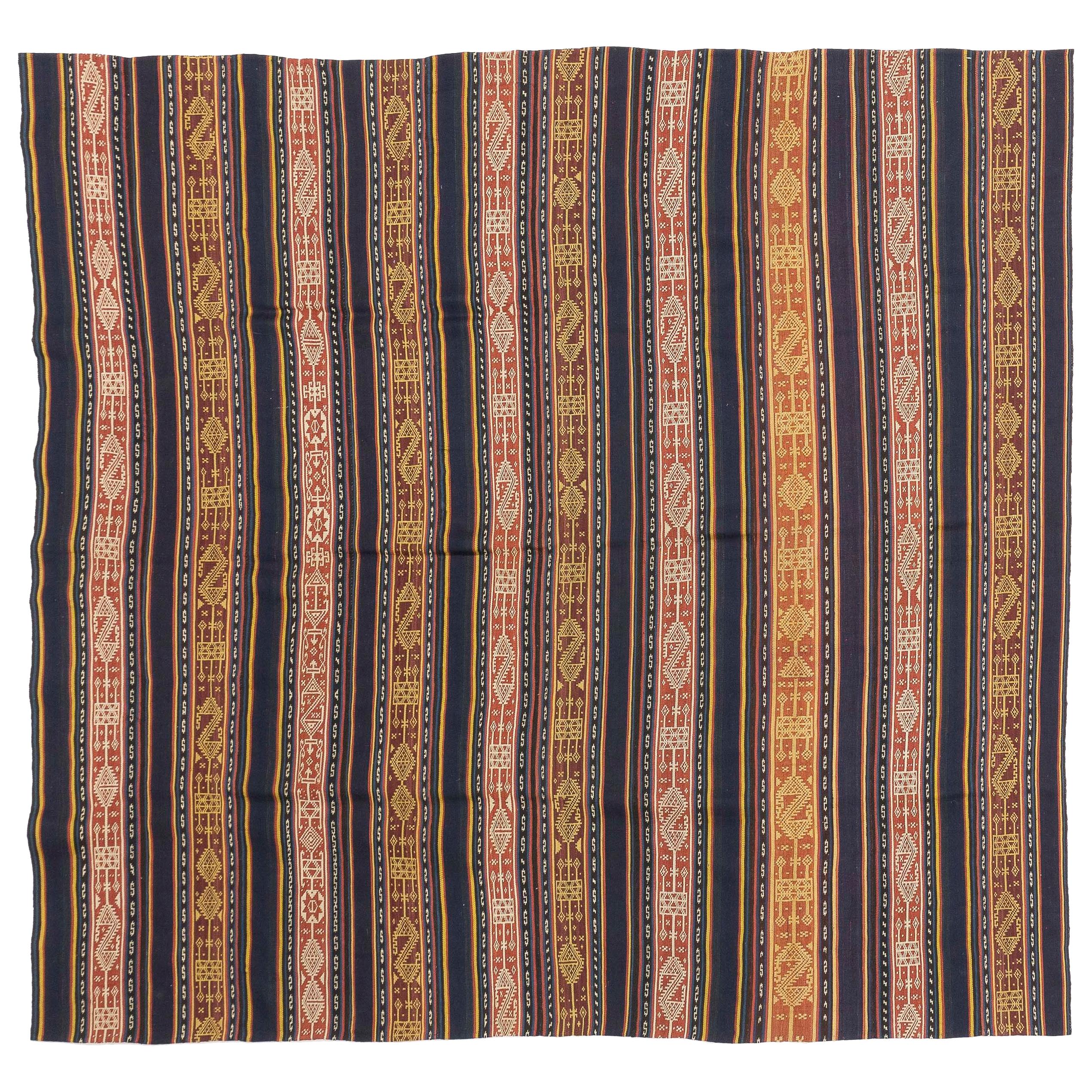 Antiker persischer Flachgewebeteppich aus Jajim mit geometrischen Details und farbigen Streifen im Angebot