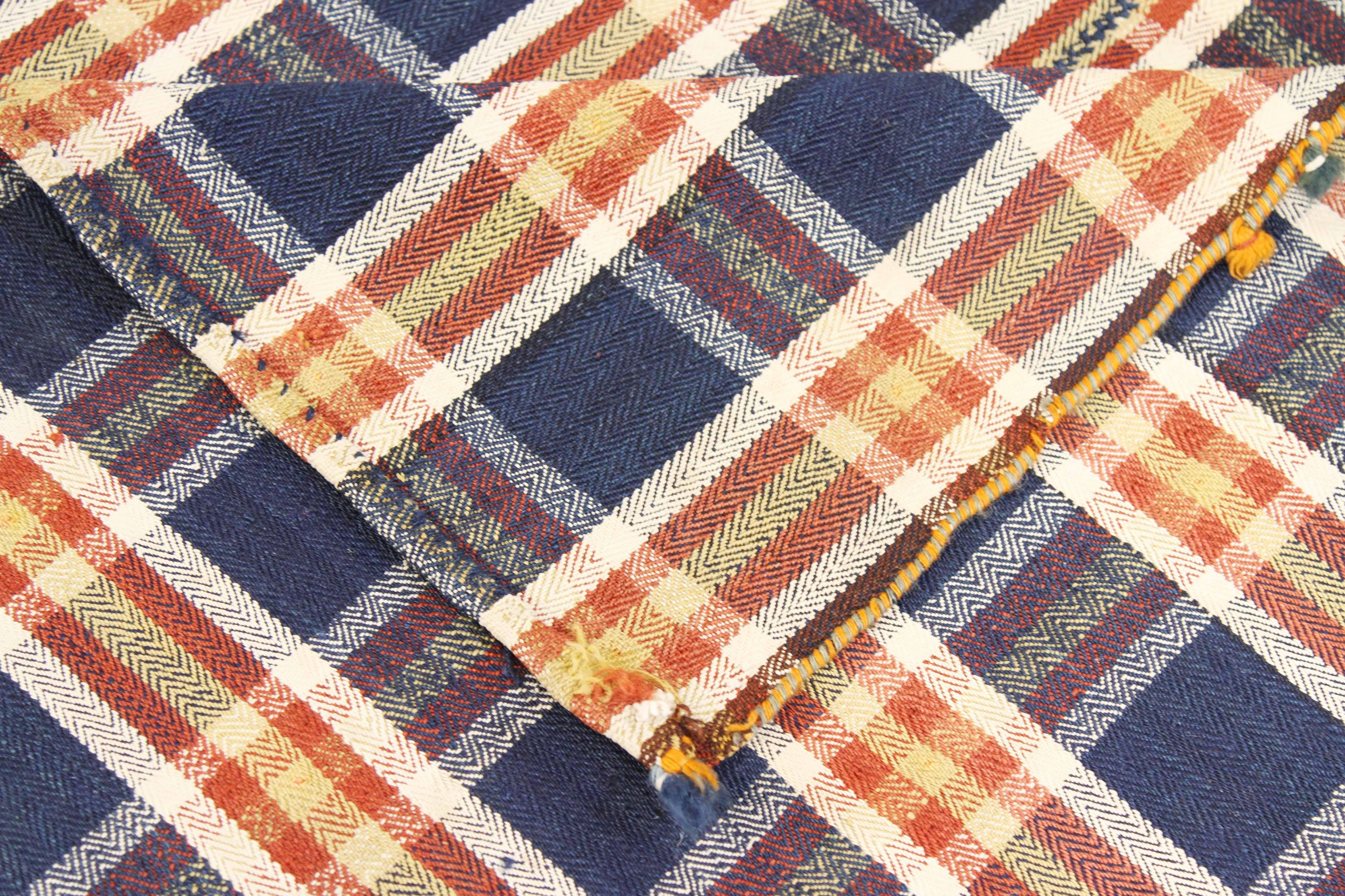 Antigua alfombra persa de tejido plano Jajim con detalles a cuadros marinos y amarillos Kilim en venta