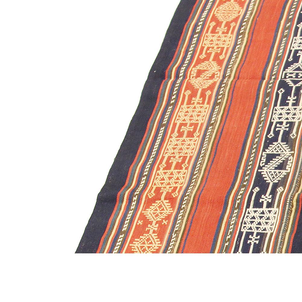Antiker persischer Flachgewebe-Dajim-Teppich mit Stammesdetails und farbigen Streifen (Kelim) im Angebot