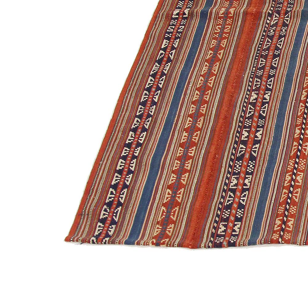 Perse Tapis persan ancien Jajim à tissage plat avec détails tribaux et rayures colorées en vente