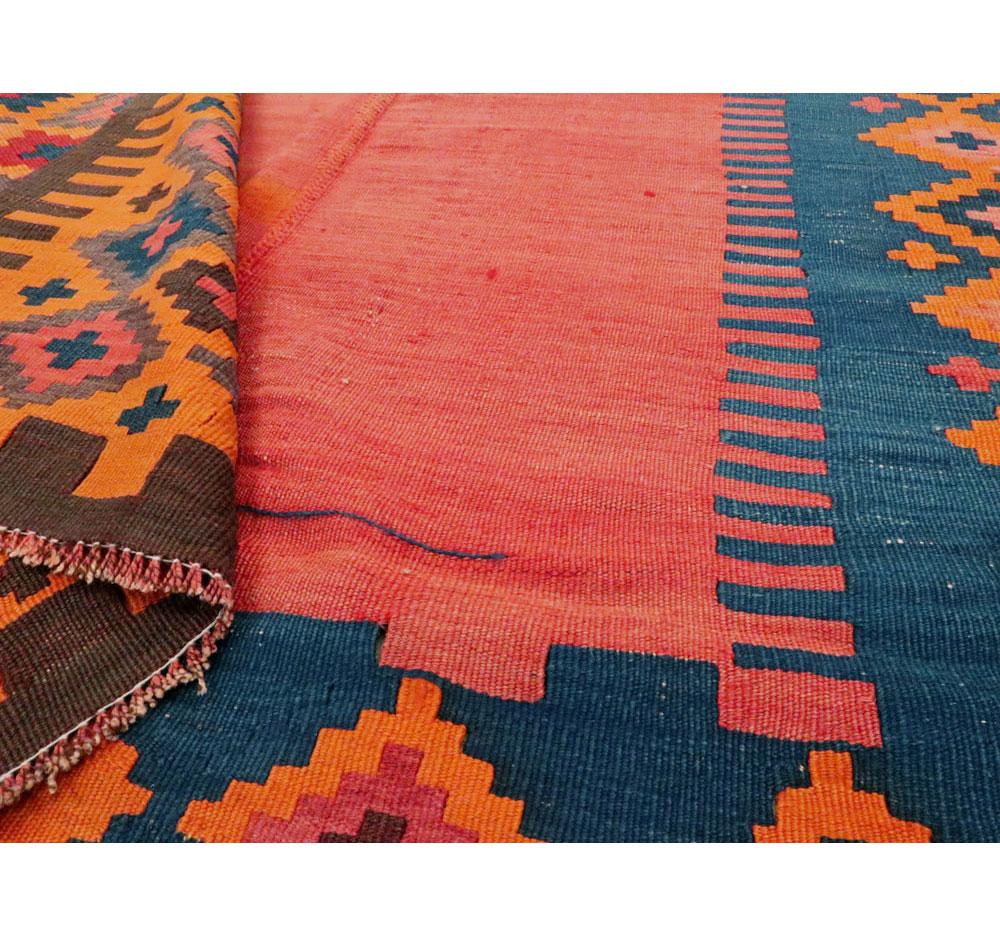 Antiker persischer Flachgewebe-Kelim-Teppich im Angebot 2