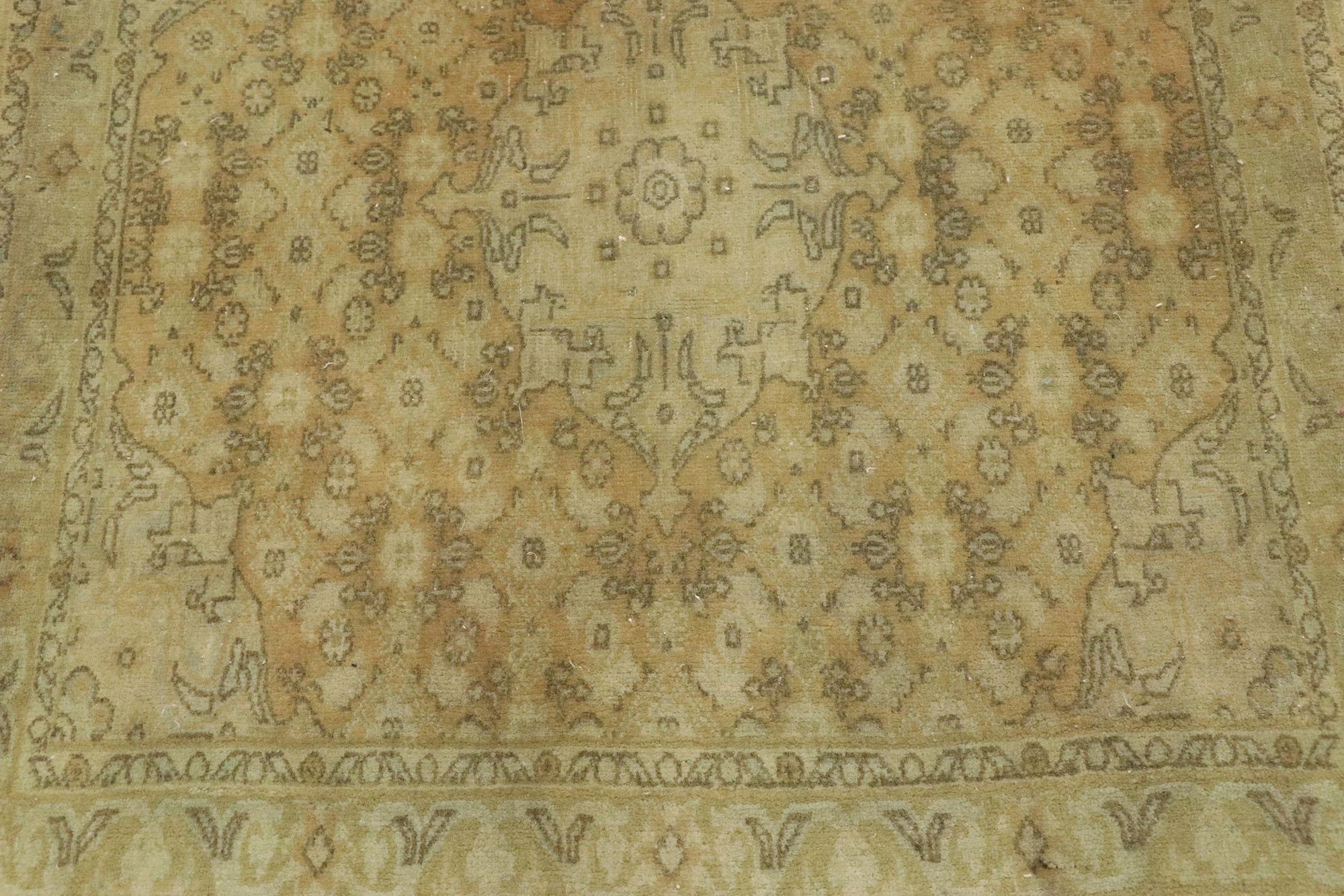 Perse Tapis persan ancien Bijar à fleurs en vente
