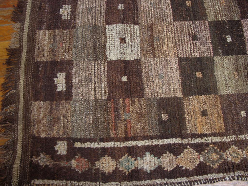 Antique Persian Gabbeh rug. Size: 4'3