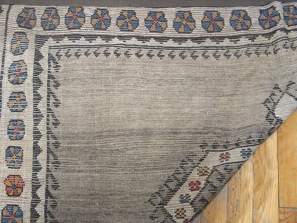 Early 20th Century S. Persian Gabbeh Carpet ( 5' x 7' - 152 x 213 ) For Sale 1
