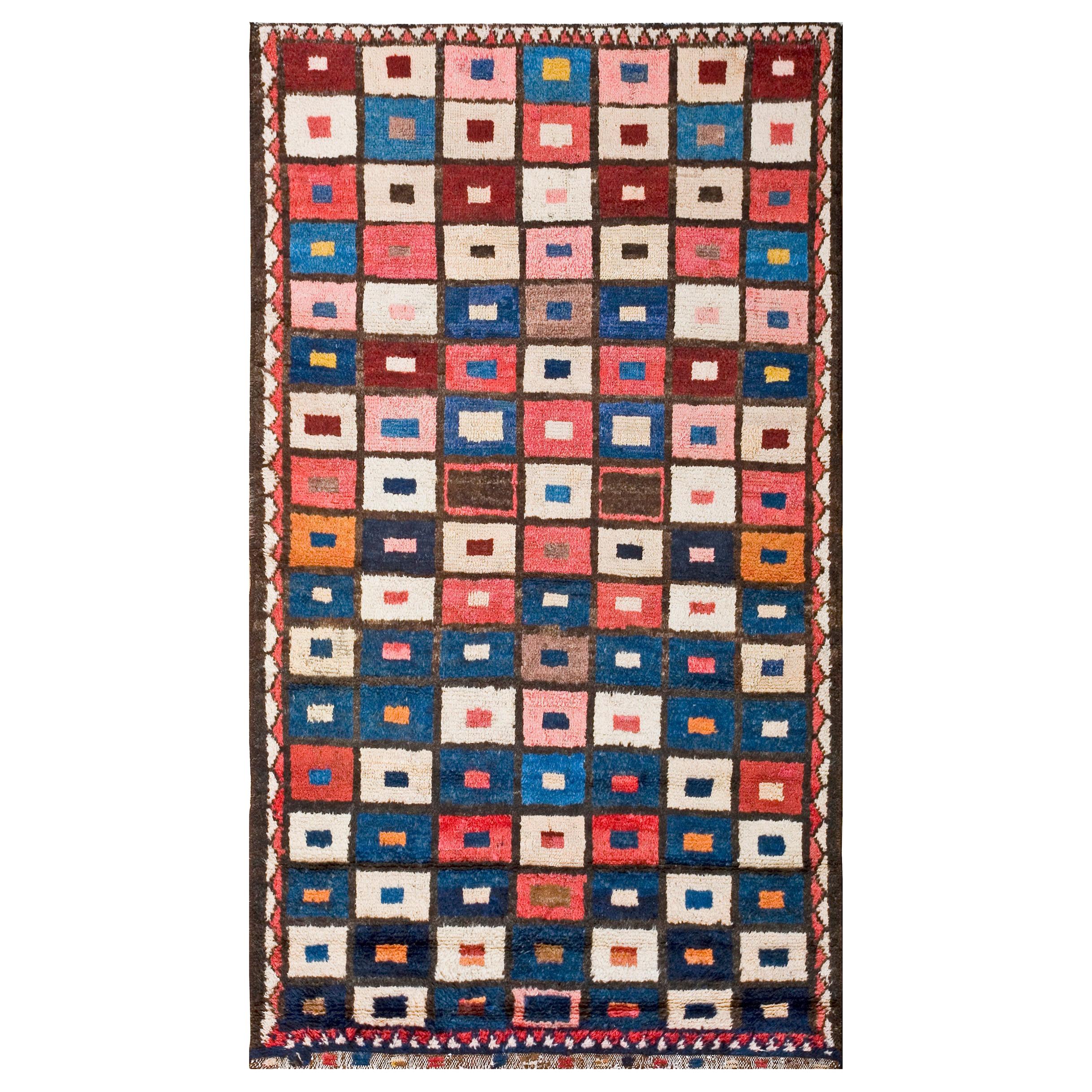 Early 20th Century S. Persian Gabbeh Rug ( 3'9" x 6'10" - 115 x 208 ) For Sale