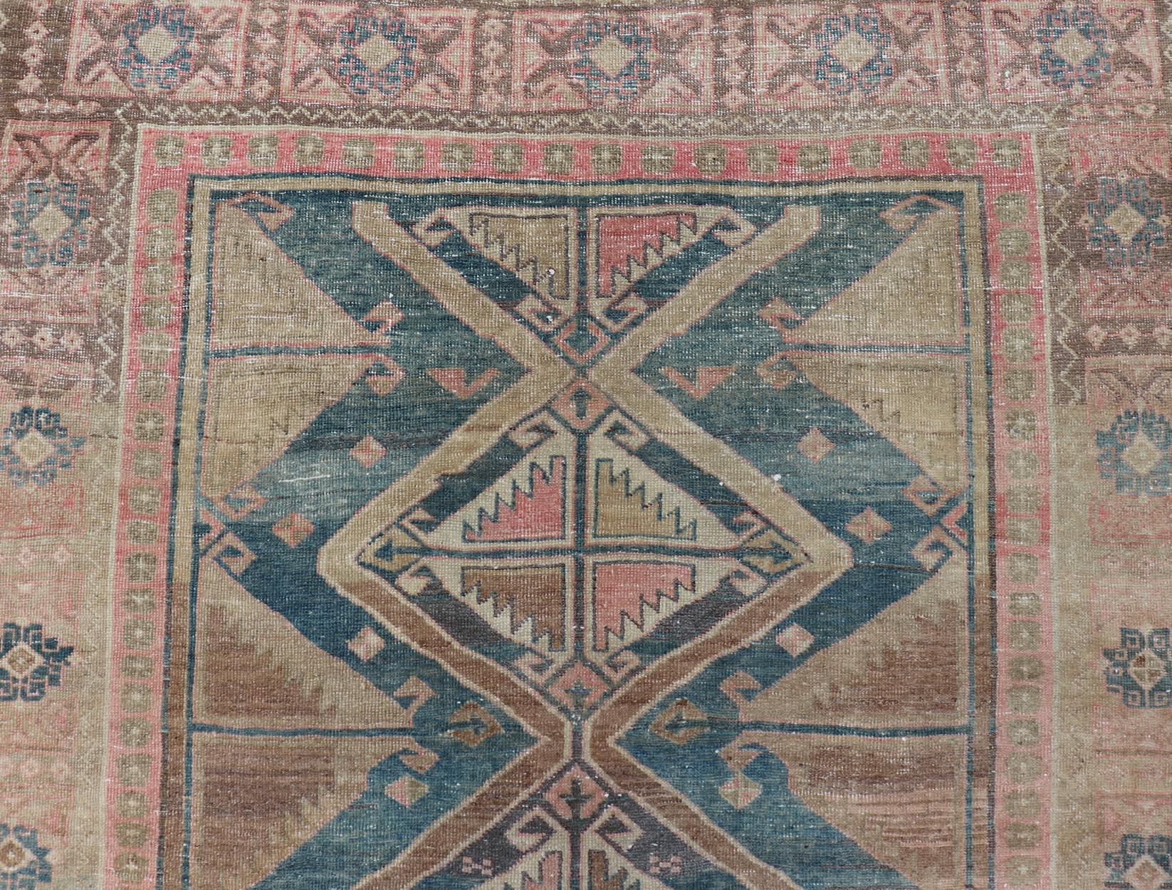 Antiker persischer Galerie-Hamadan-Teppich von Keivan Woven Arts (Malayer) im Angebot