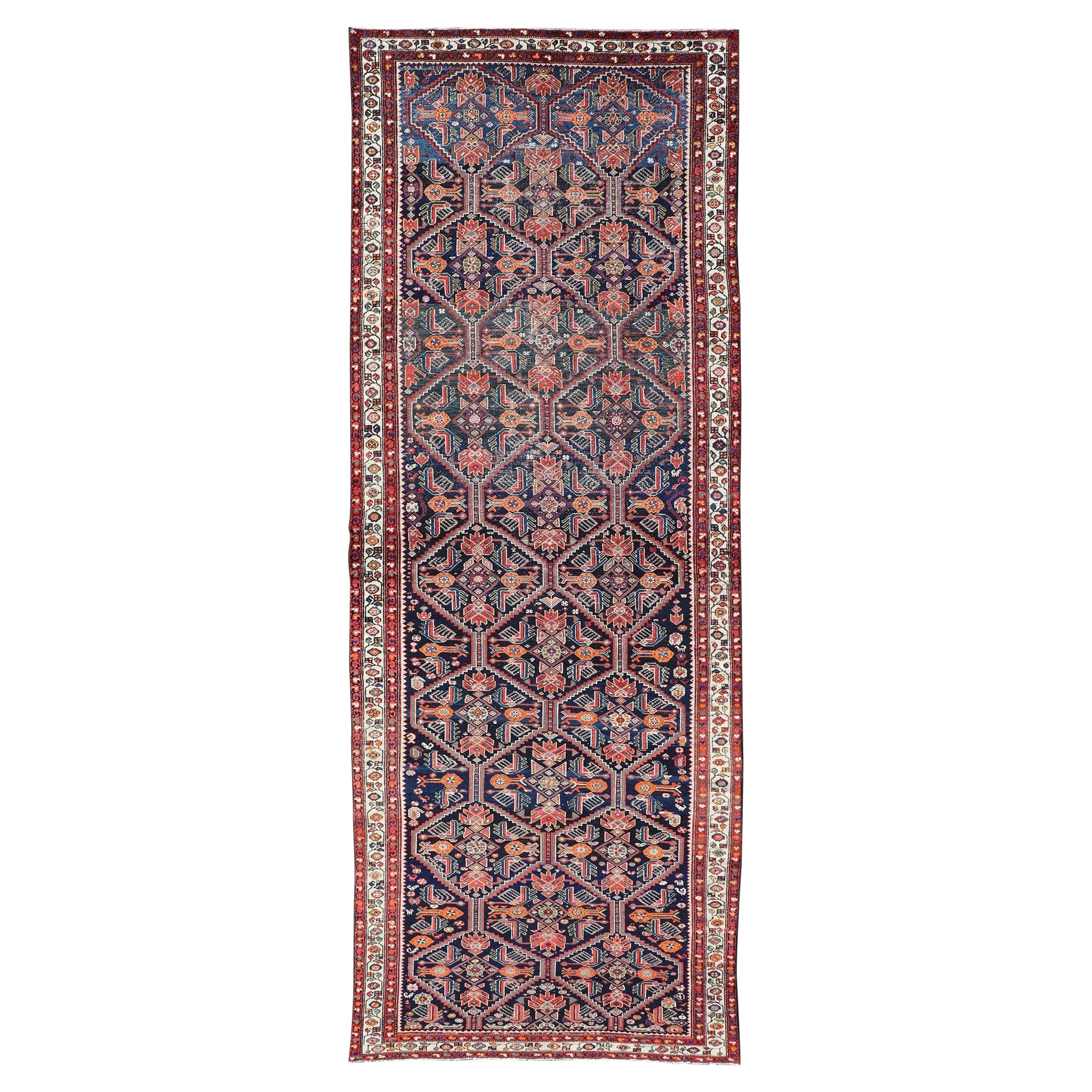 Antiker persischer Hamadan-Läufer mit blauem Hintergrund, mehrfarbig, Persische Galerie