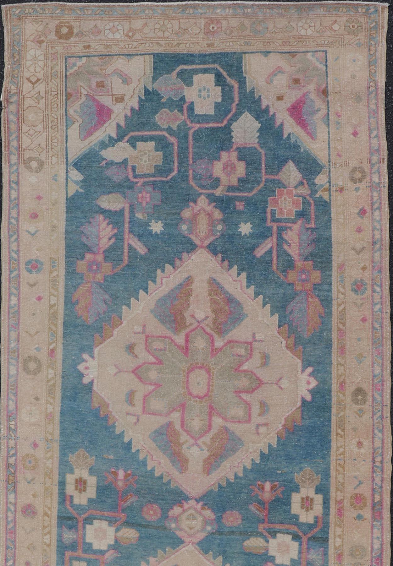 Antique Persian Gallery Mahal Rug in Wool with Floral Medallion Design In Good Condition For Sale In Atlanta, GA