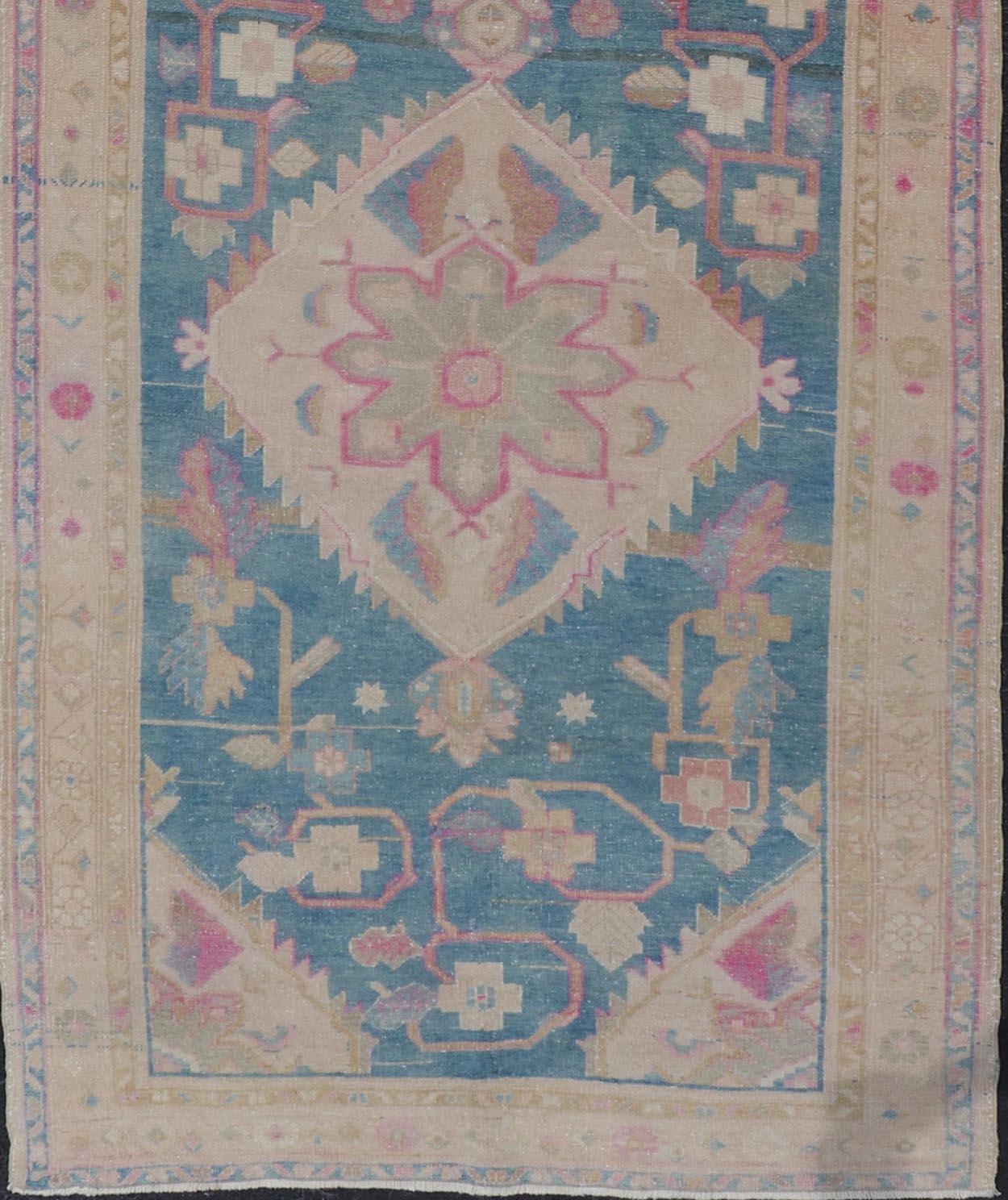Antique Persian Gallery Mahal Rug in Wool with Floral Medallion Design For Sale 1
