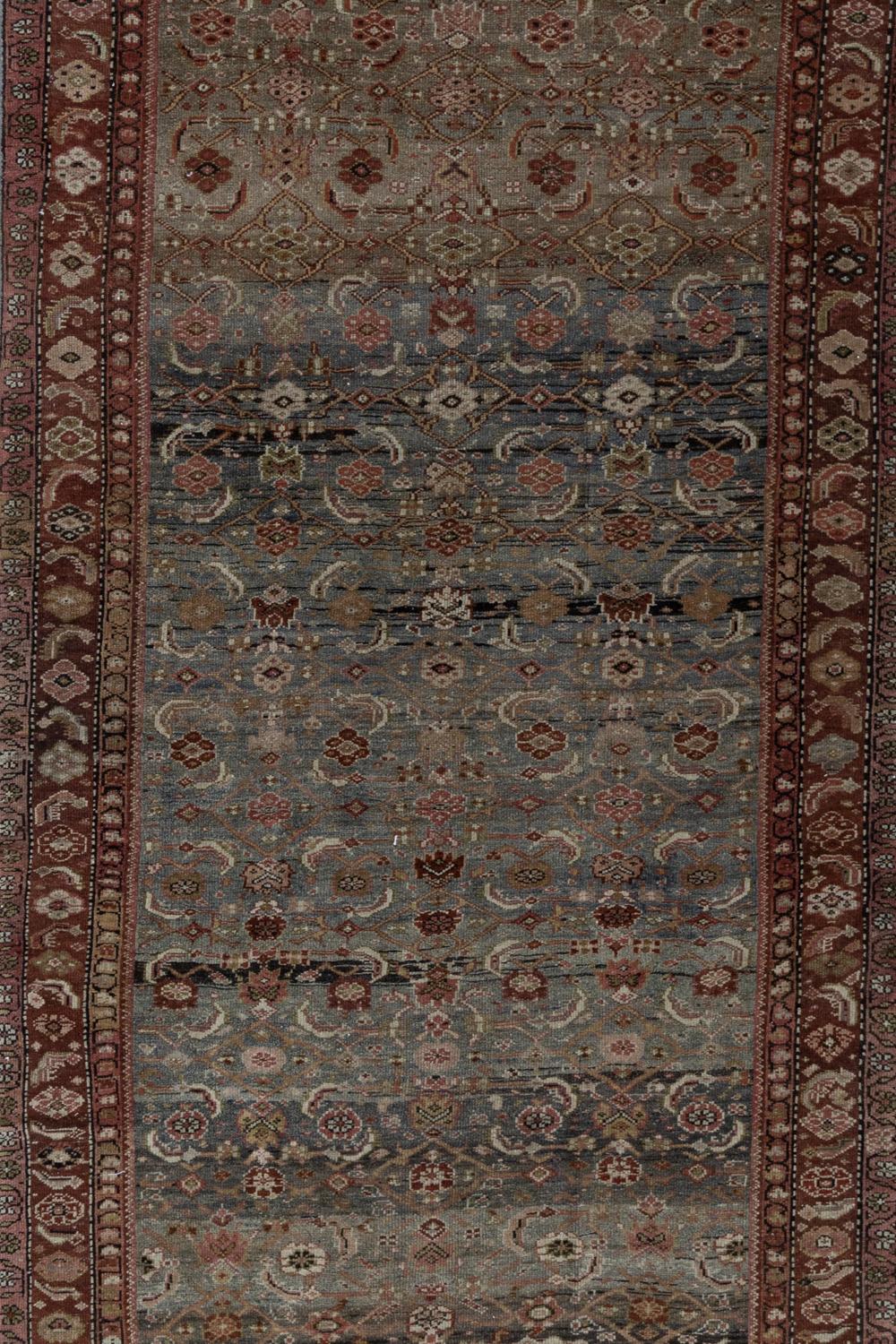 Antique Persian Gallery Rug In Good Condition For Sale In West Palm Beach, FL