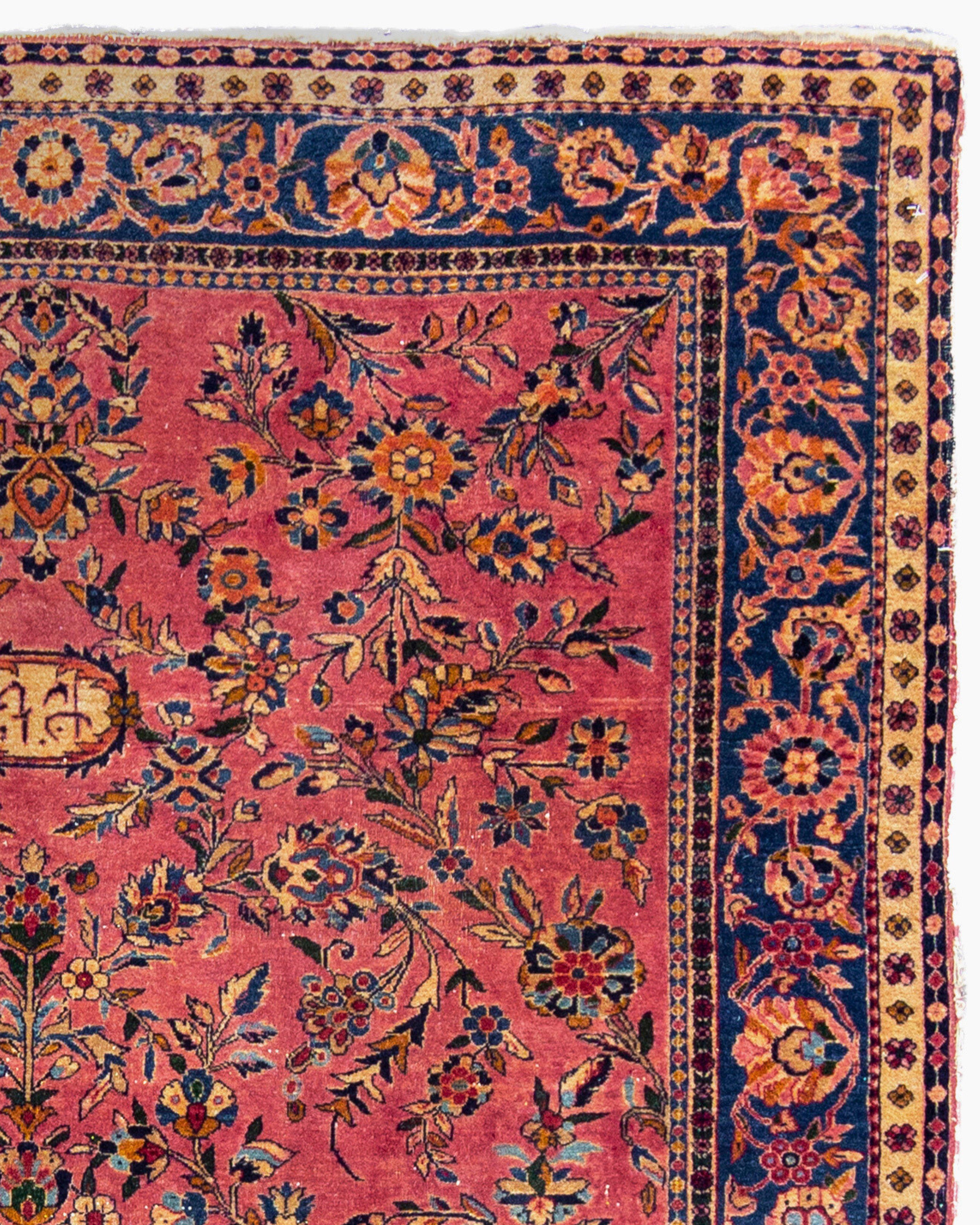Ancien tapis persan Gazan Sarouk, c. 1900

Très bon état avec une légère usure. Multiples coins rongés et lisières effilochées.

Informations supplémentaires :
Dimensions : 4'2