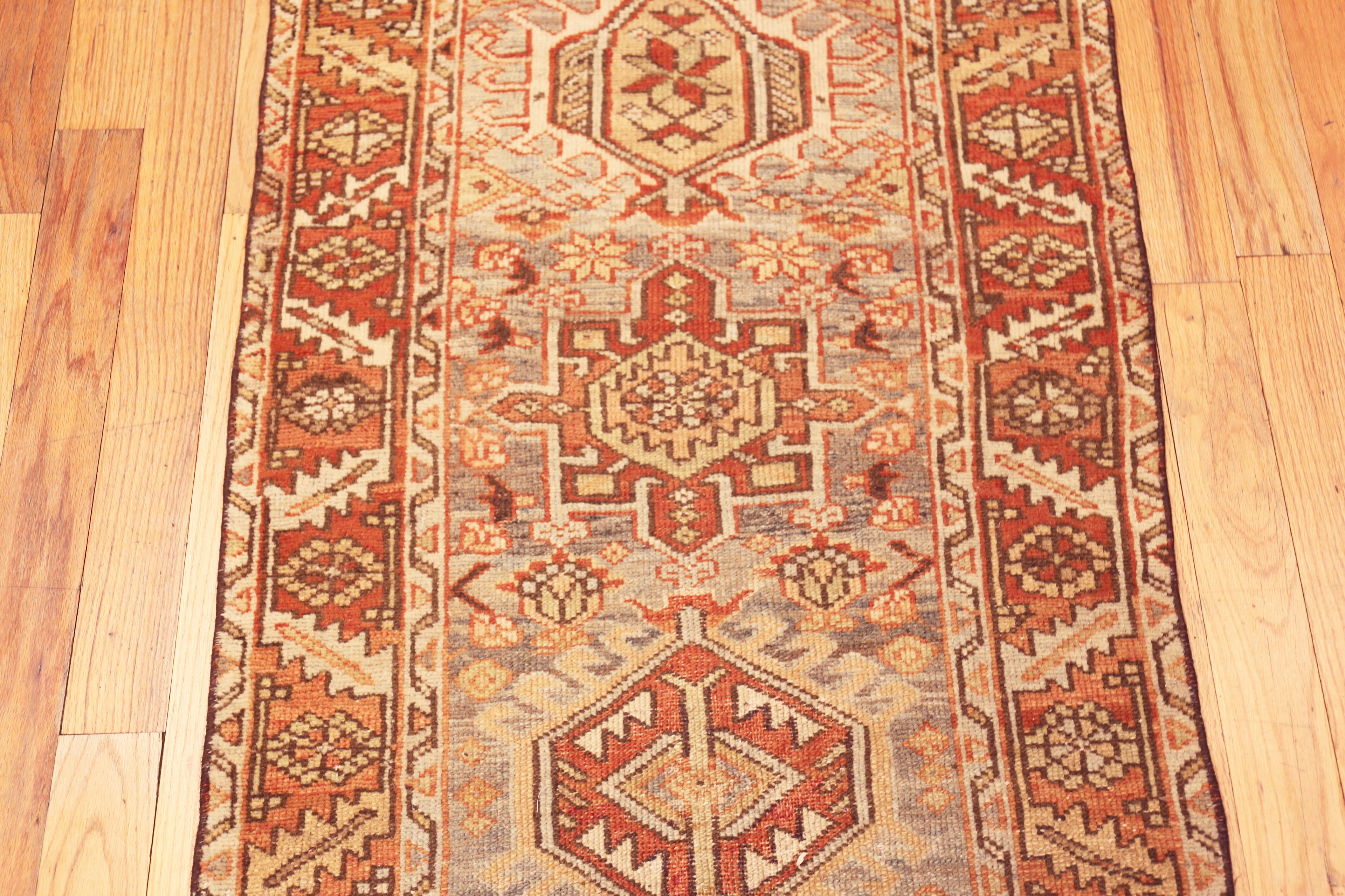 Antiker persischer geometrischer Stammes-Läufer (Zentralasiatisch) im Angebot