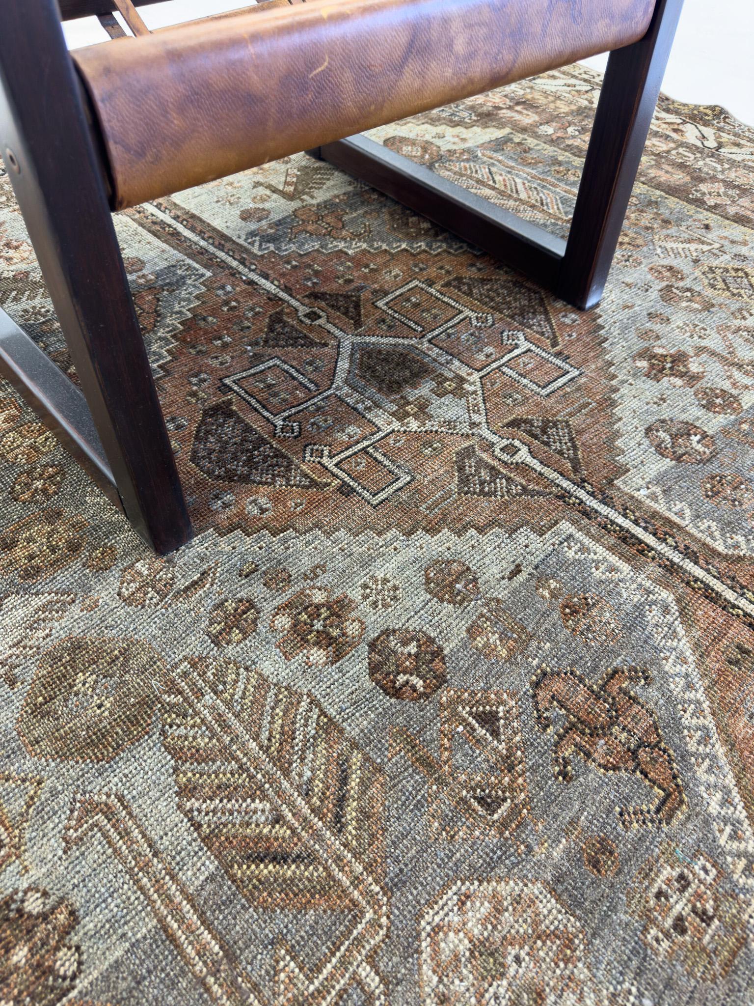 Antique Persian Ghashgai Rug In Good Condition For Sale In WEST HOLLYWOOD, CA