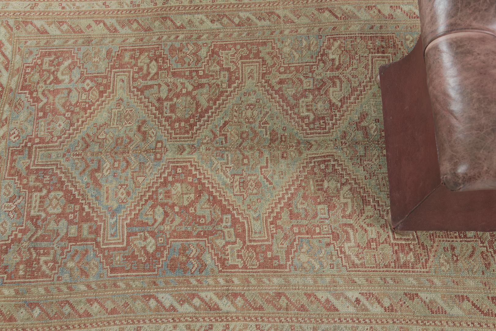 Early 20th Century Antique Persian Ghashgaie For Sale