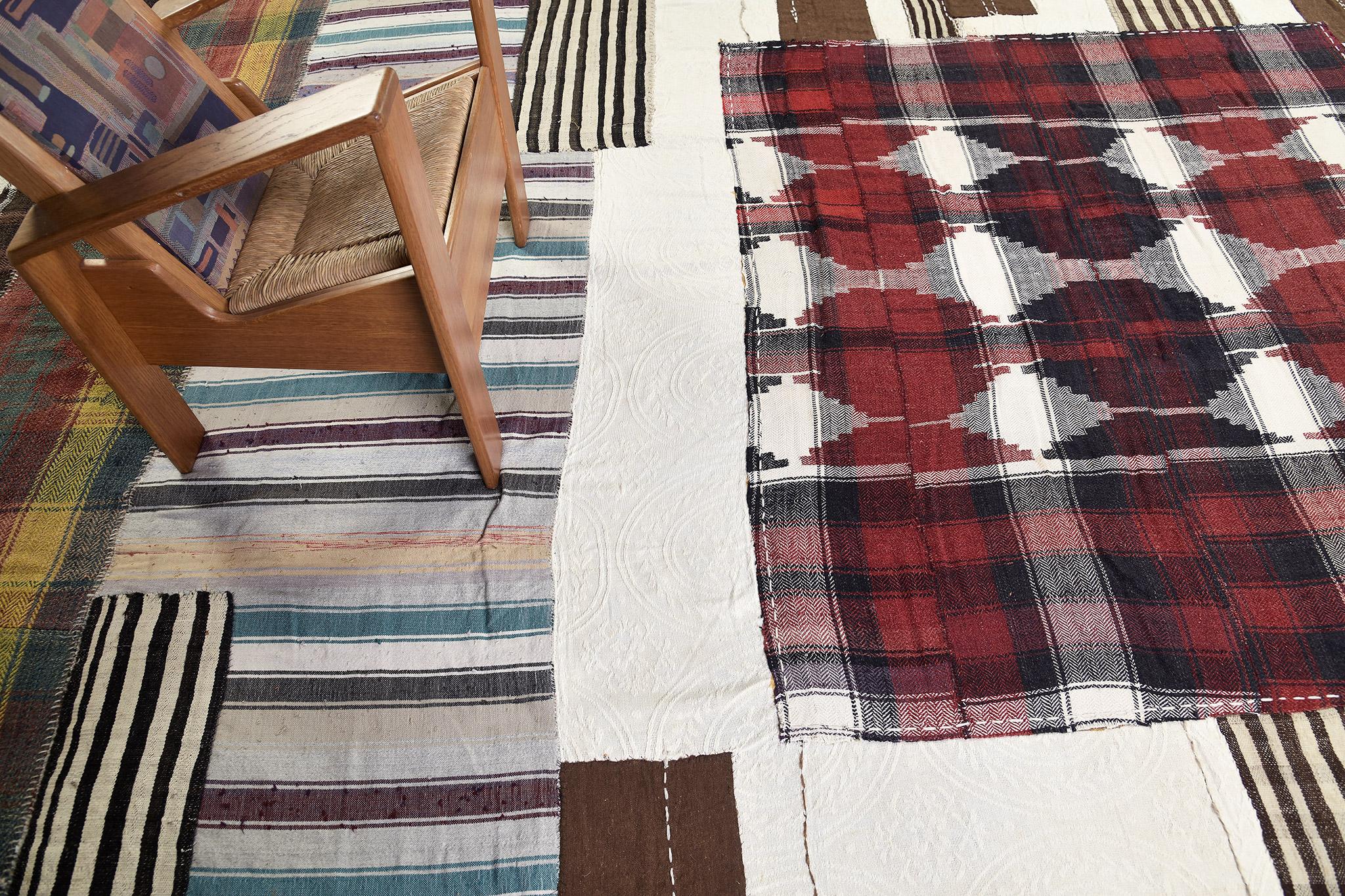 Antique Persian Ghashghaei Kilim In Good Condition For Sale In WEST HOLLYWOOD, CA