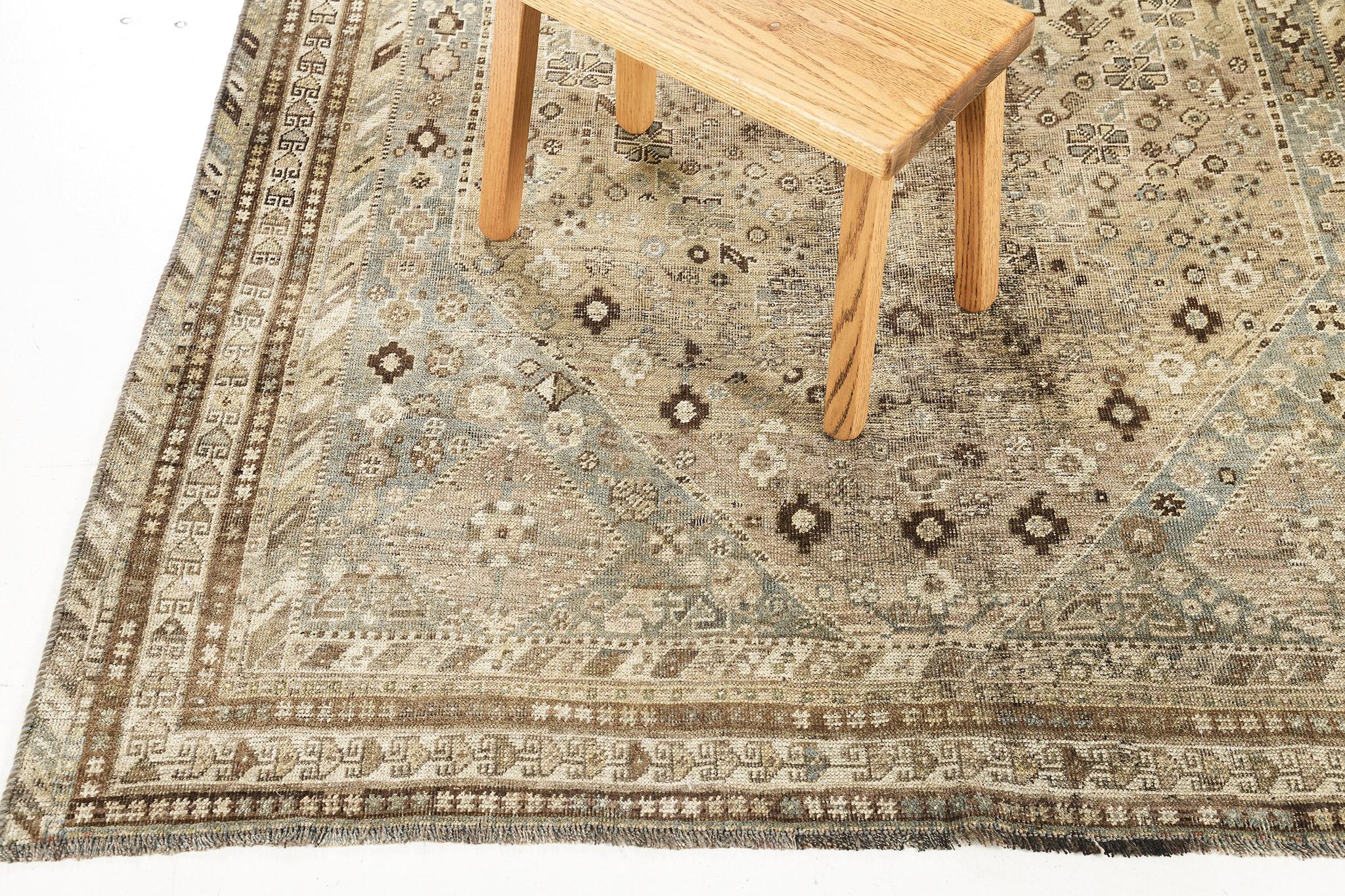Antique Persian Ghashghai Rug 29691 In Good Condition For Sale In WEST HOLLYWOOD, CA