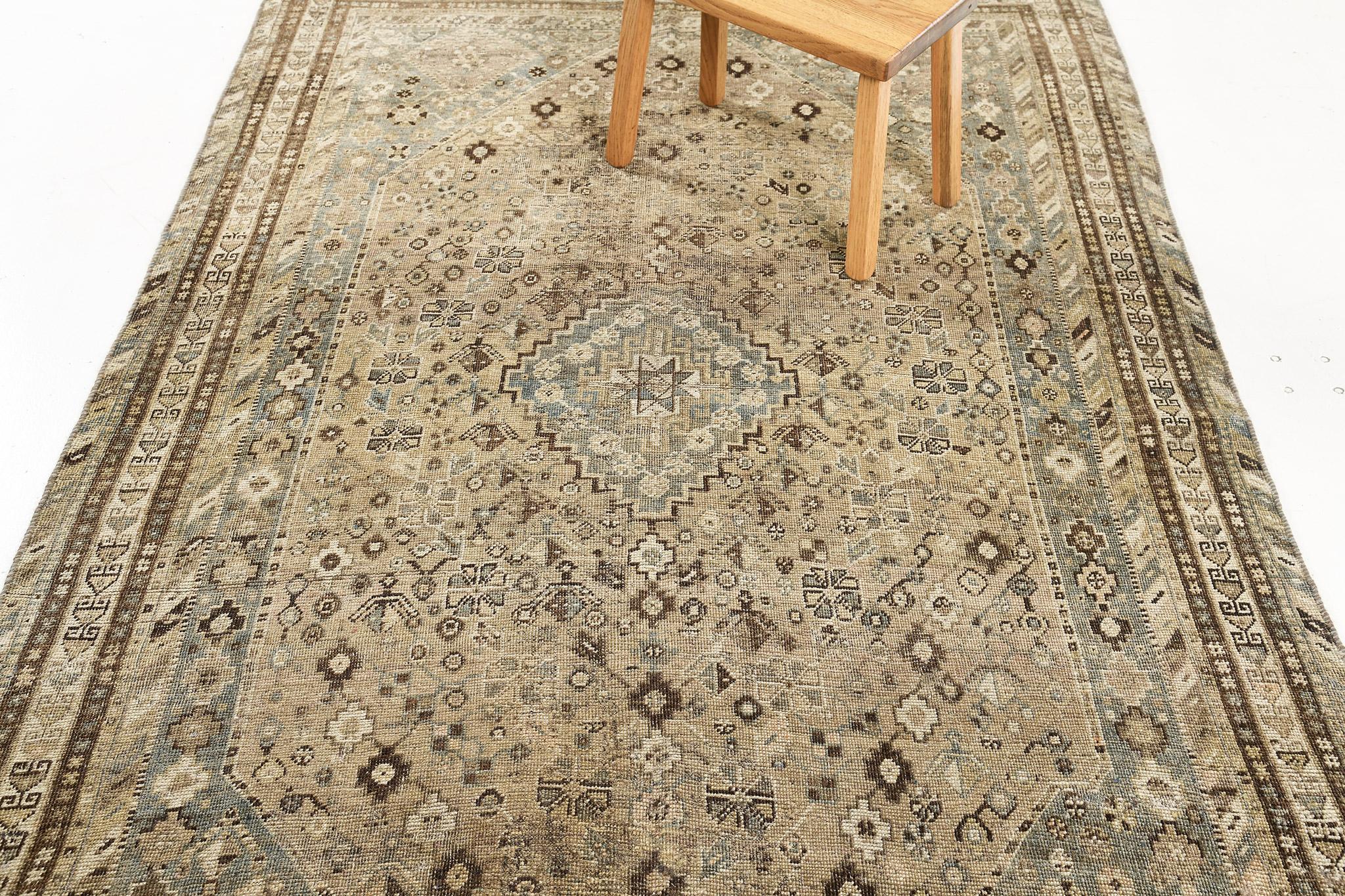 Wool Antique Persian Ghashghai Rug 29691 For Sale