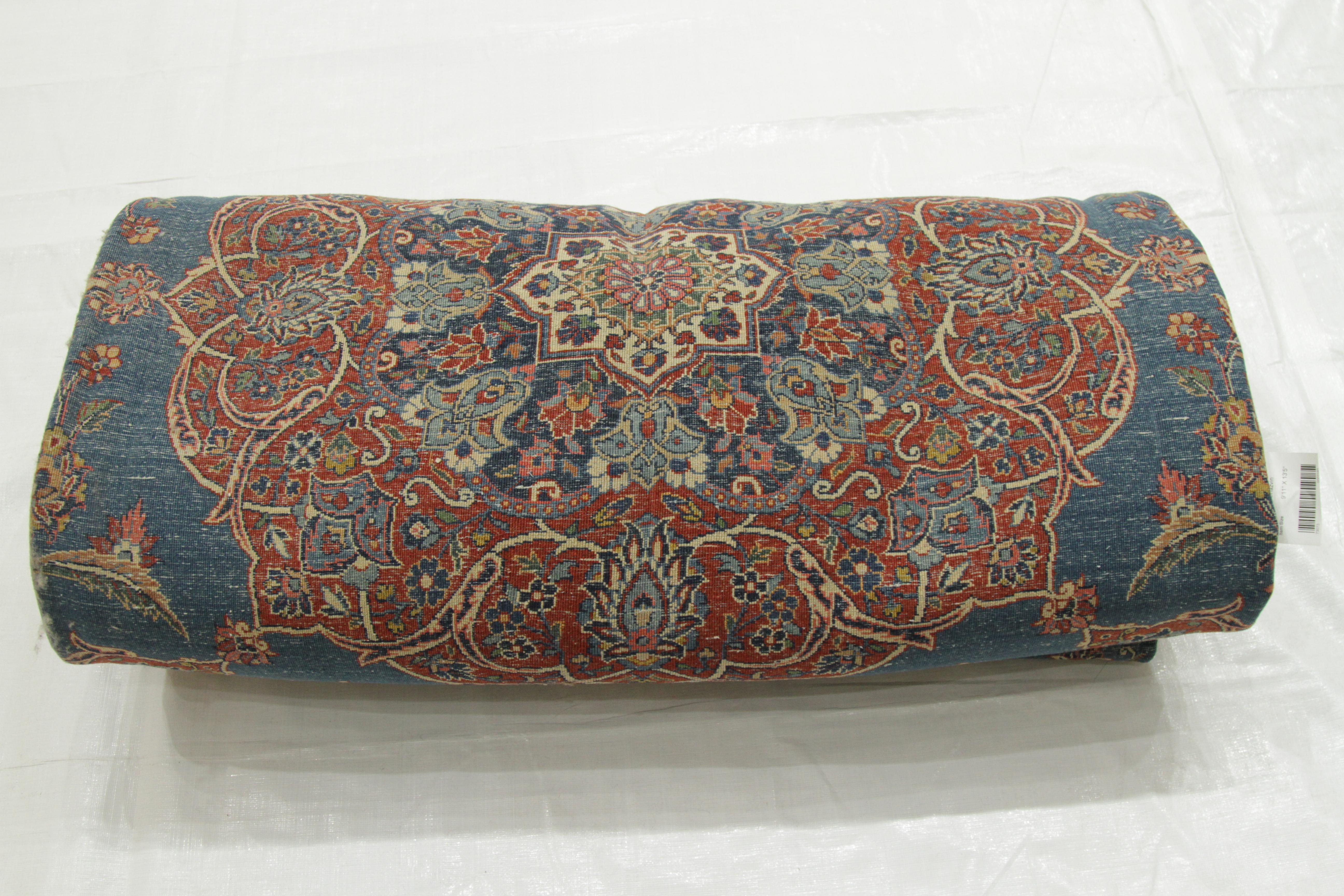 Antique Persian Ghazvin Rug with Flower Medallion over a Blue Field, circa 1920s For Sale 4