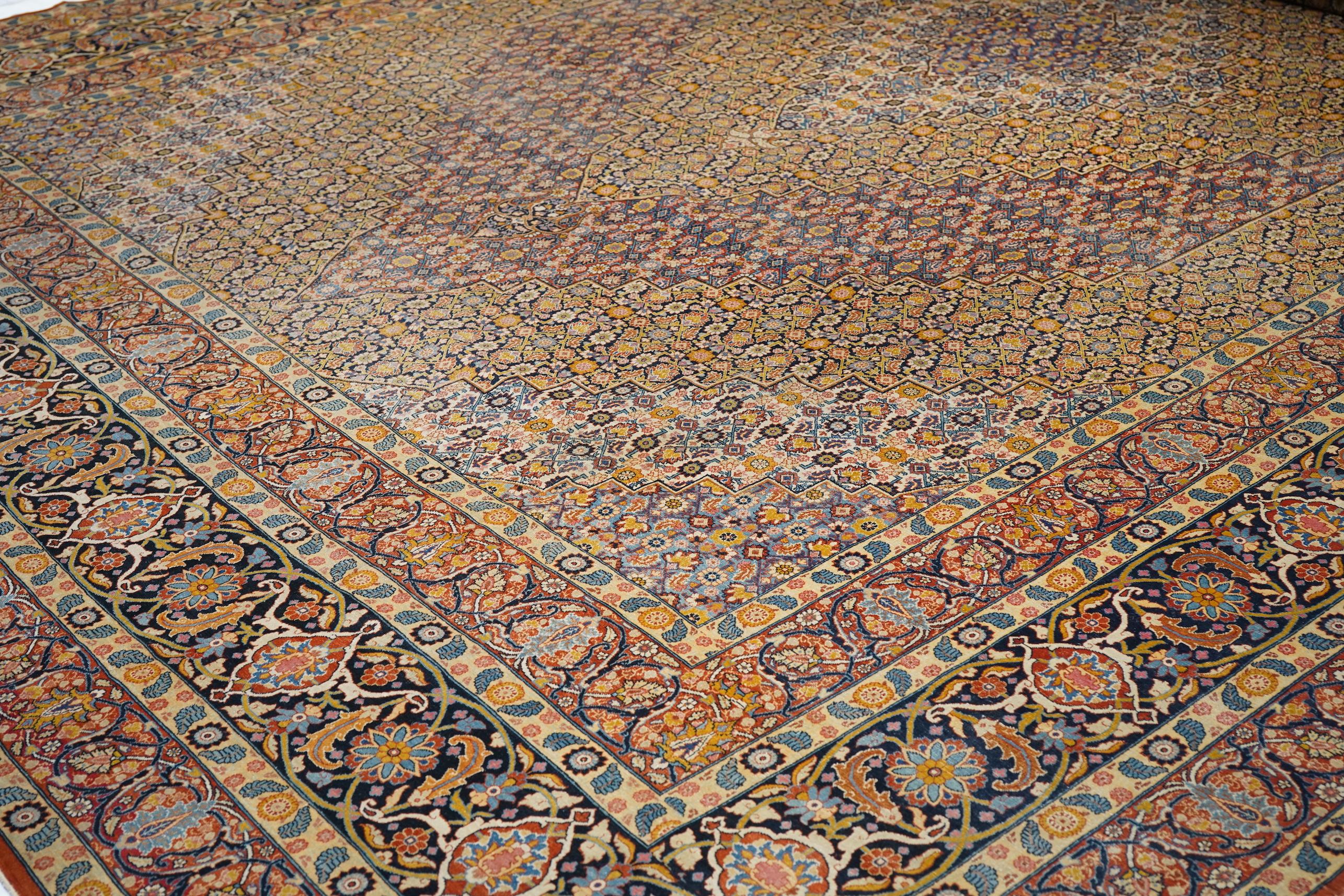 Antiker persischer Haji Jalili Tabriz Teppich 13'6 x 18'7 (19. Jahrhundert) im Angebot