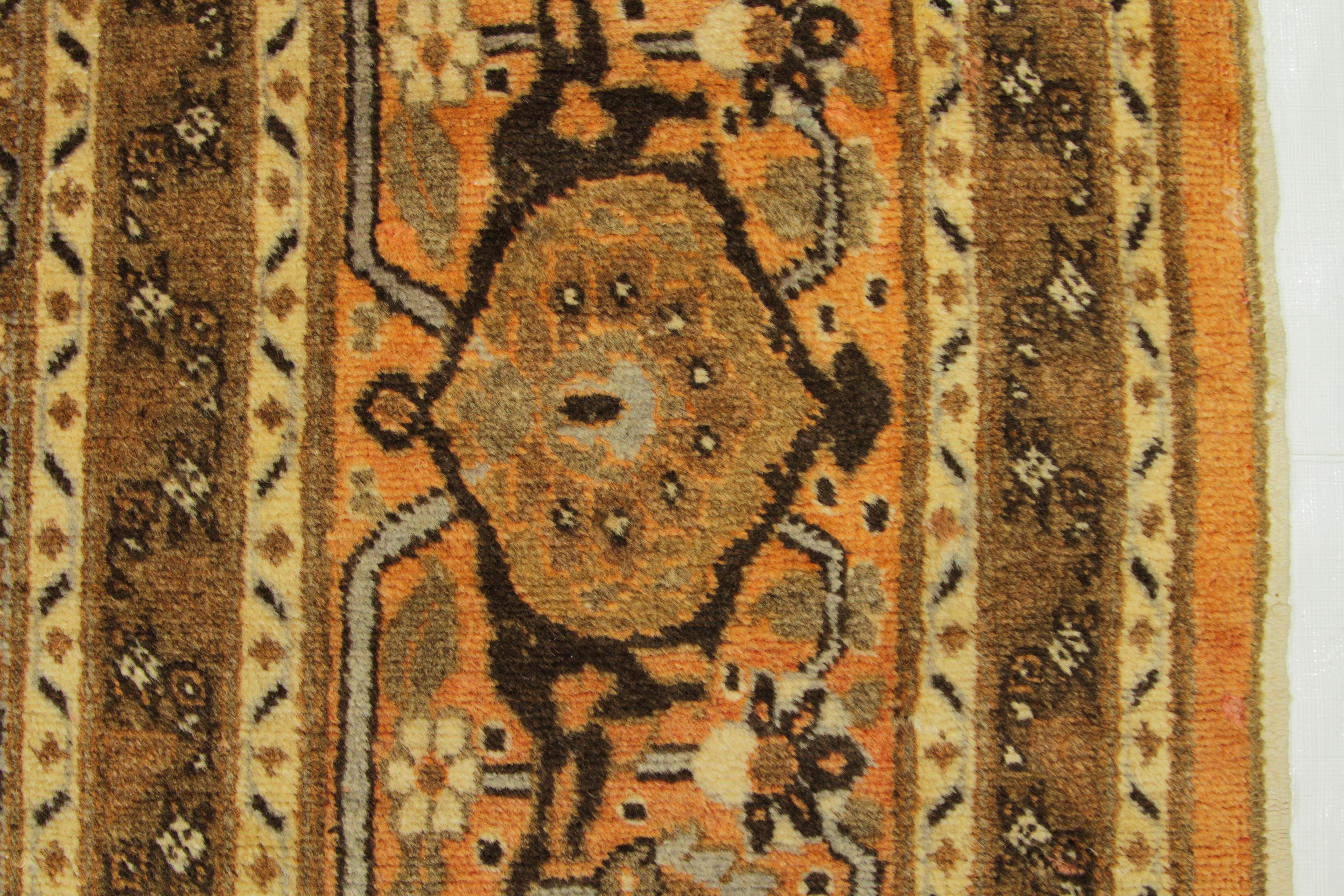 Antique Persian Hajjalili Rug with Central Medallion and Floral Art, circa 1910s For Sale 3