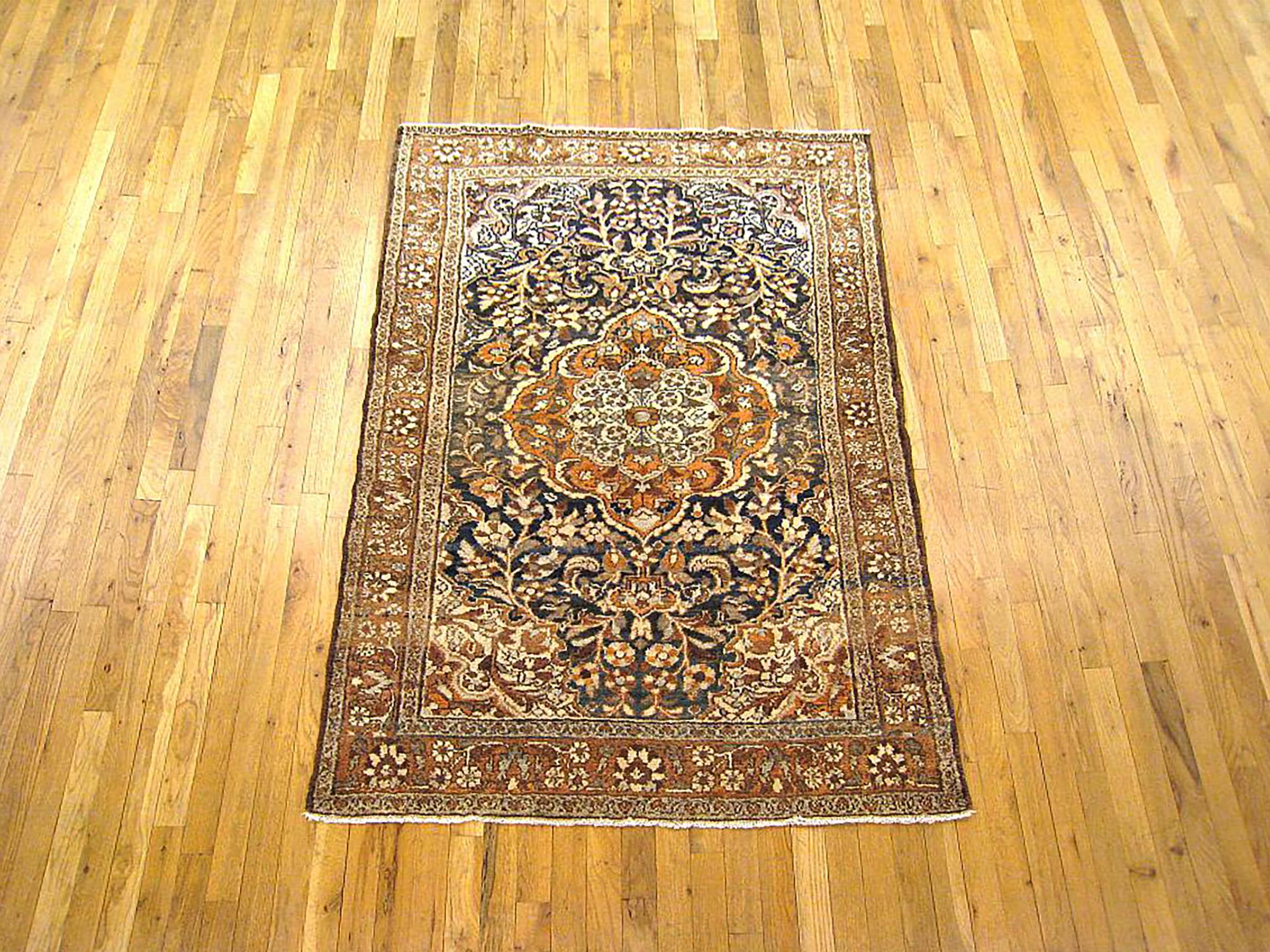 Antique Persian Hamadan Oriental rug, Small size

A vintage Persian Hamadan oriental rug in small size, size 5'7