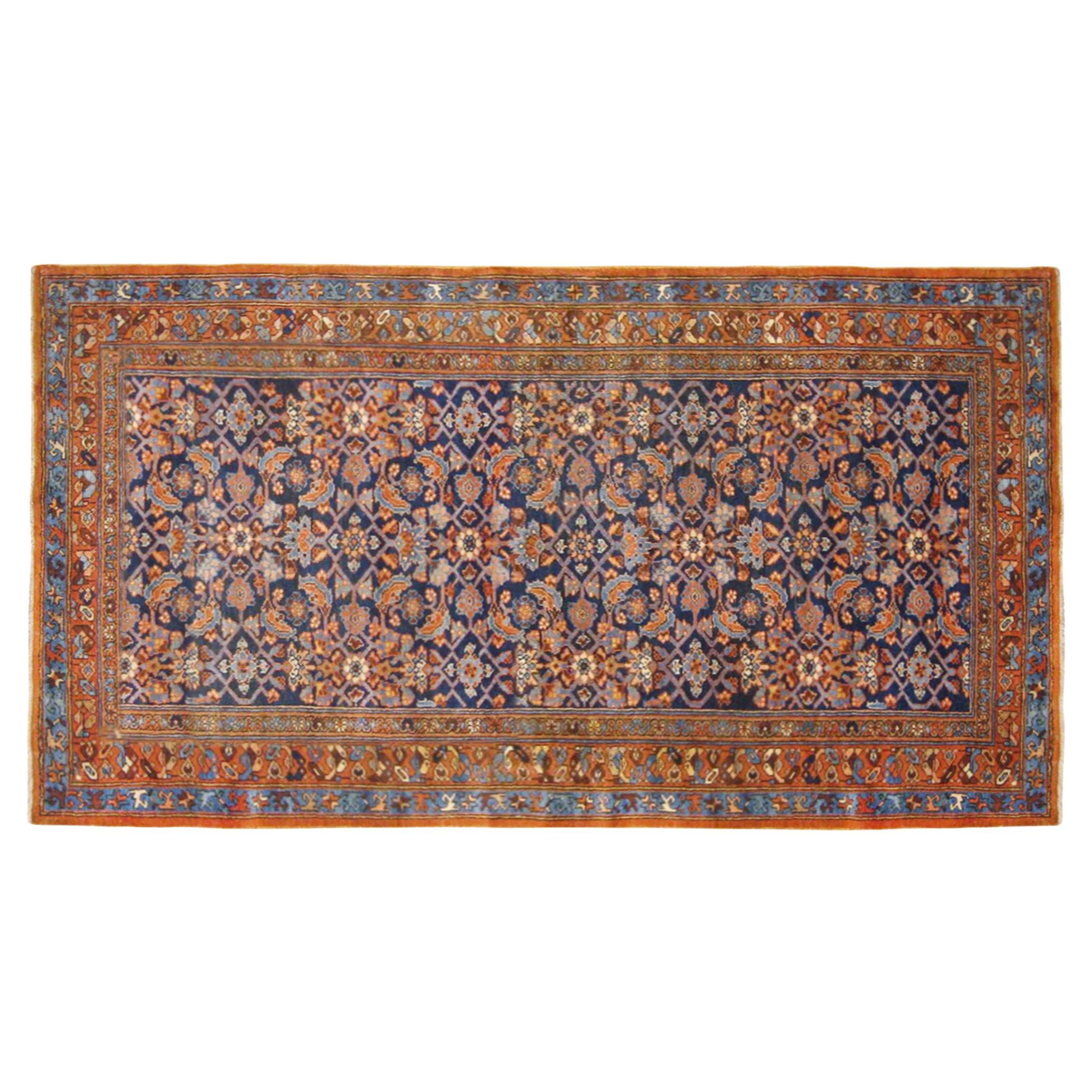 Tapis persan ancien de Hamadan Oriental, de petite taille, avec motif Herati