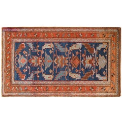 Antiker persischer Hamadan- Orientteppich, kleine Größe, geometrisches Design und Erdtöne, antik