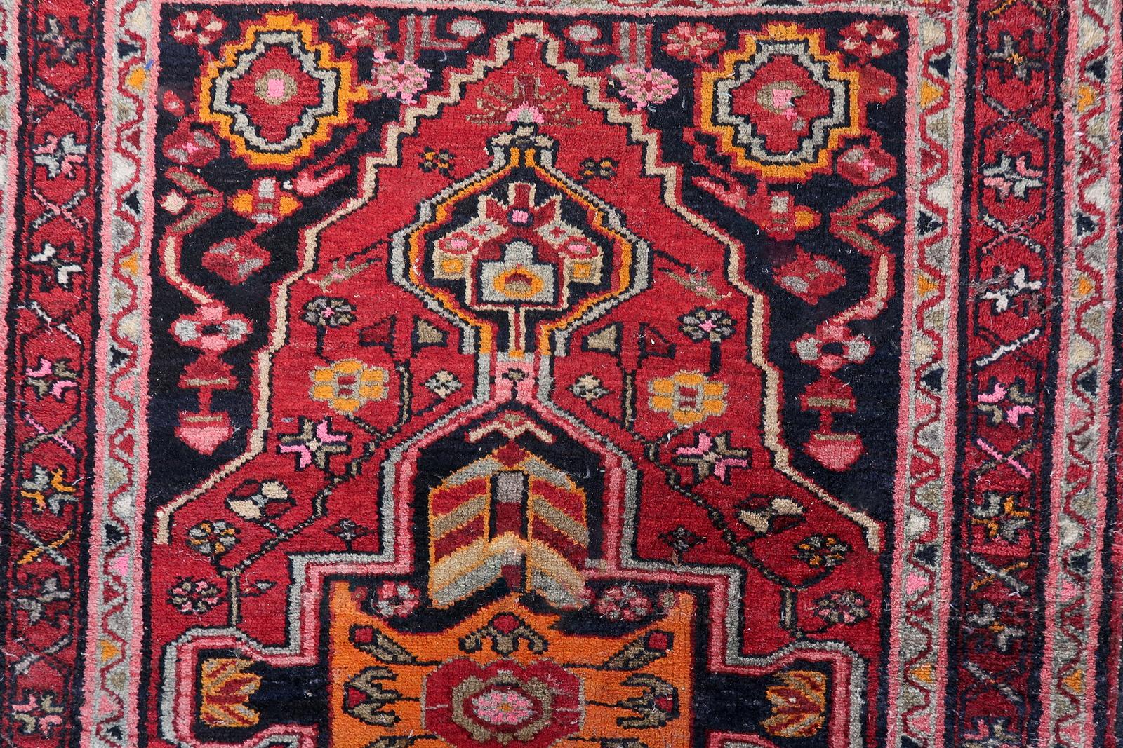 Annodato a mano Antique Persian Hamadan Rug, 1920s, Hand-Knotted Wool, 3.5' x 4.8' - 1C1207 in vendita