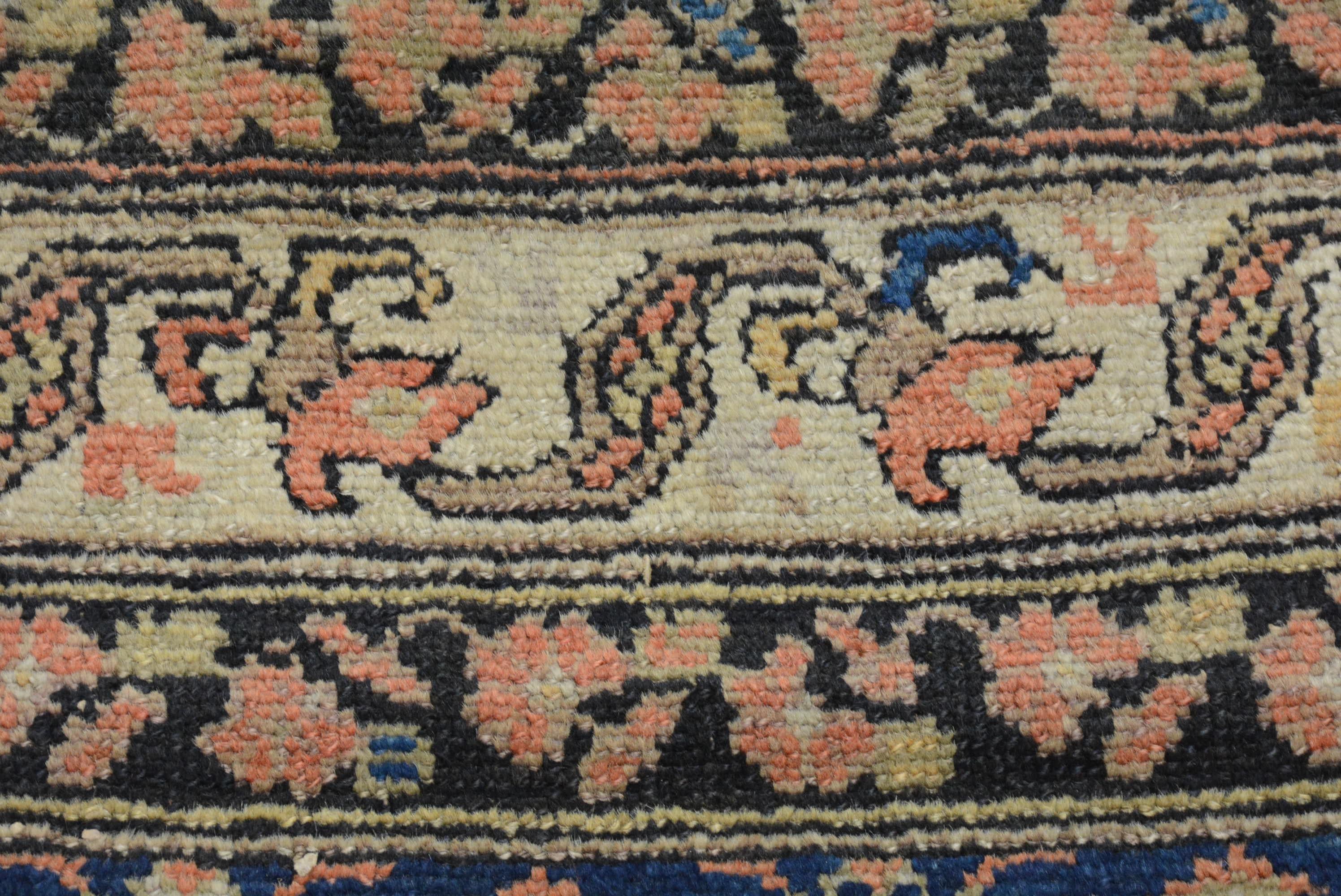 Antiker persischer Hamadan-Teppich im Zustand „Gut“ im Angebot in Closter, NJ