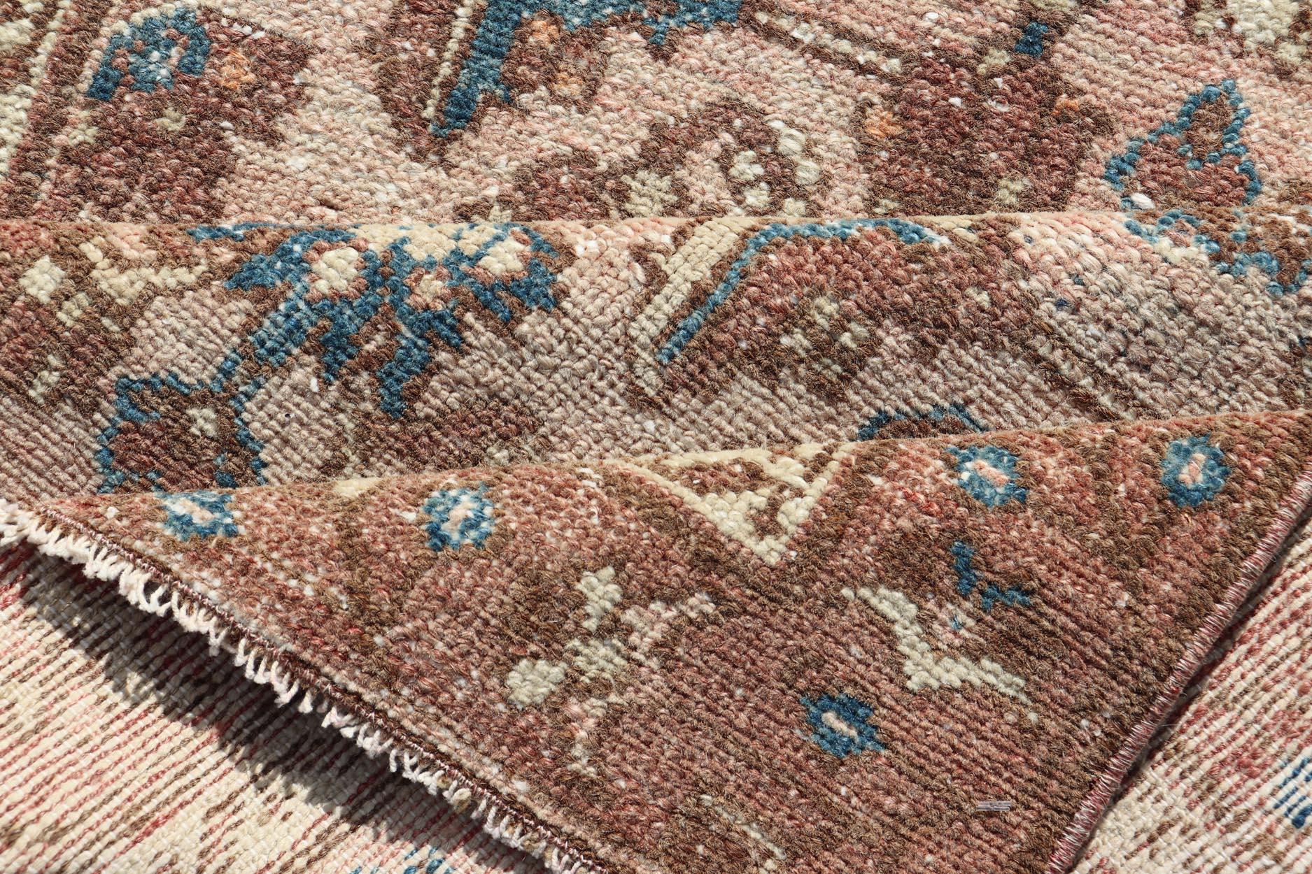 20ième siècle Ancien tapis persan Hamadan en laine à motifs sub-géométriques sur toute sa surface en vente