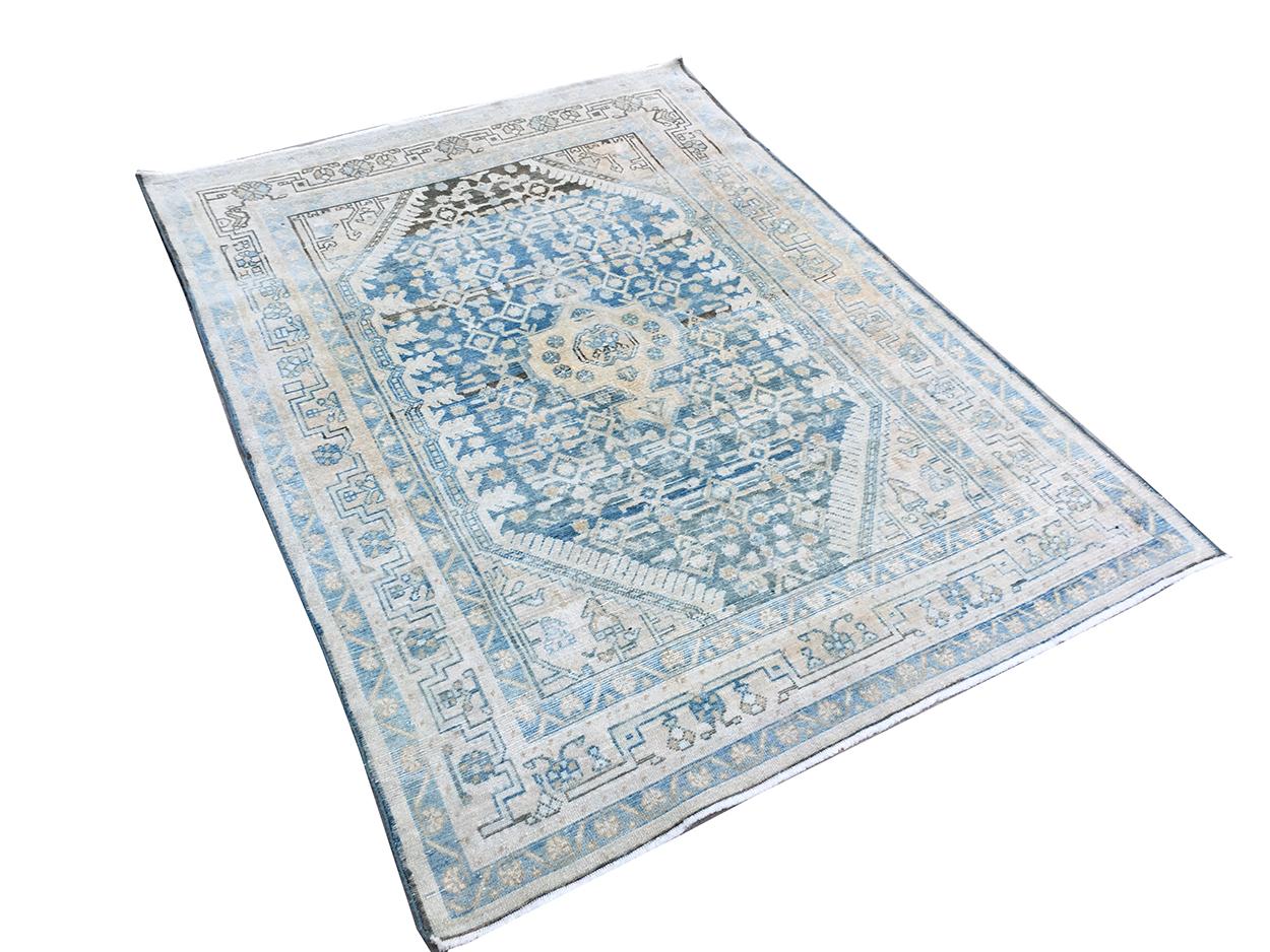 Noué à la main Tapis persan antique Hamadan Light Blue Ivory Tan Brown en vente