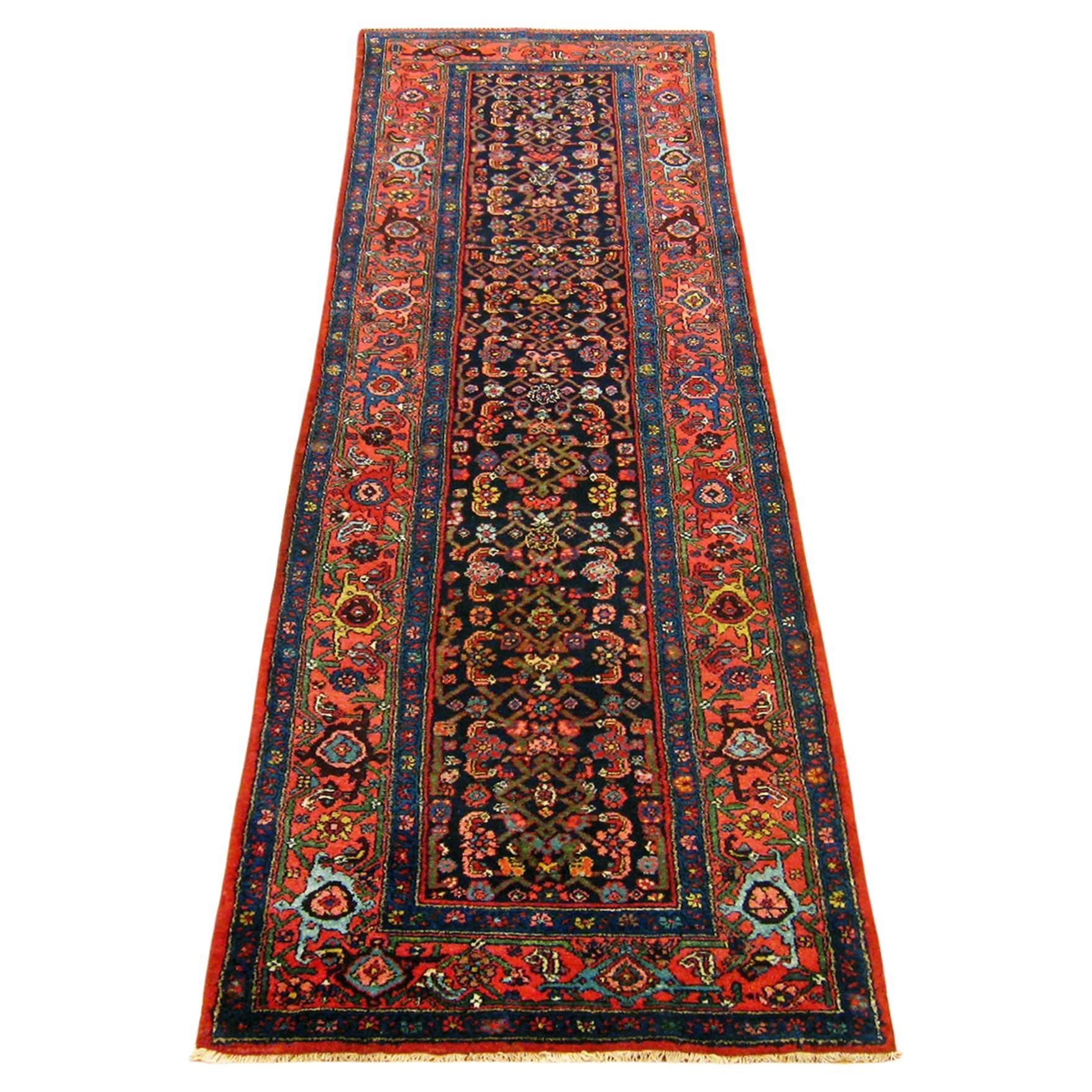 Tapis persan antique Hamadan, taille tapis de couloir avec motif Herati répété et poil épais en vente