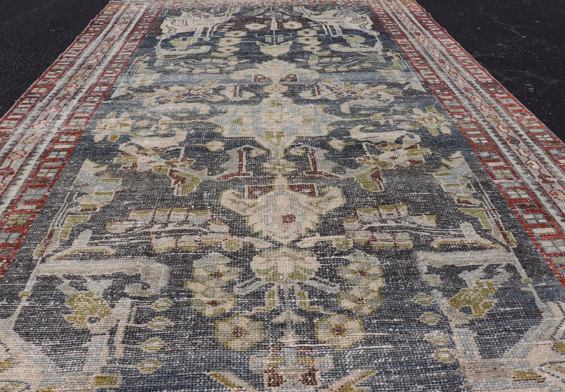 Antiker persischer Hamadan-Teppich aus Persien mit elegantem floralem und geometrischem Design 4'0