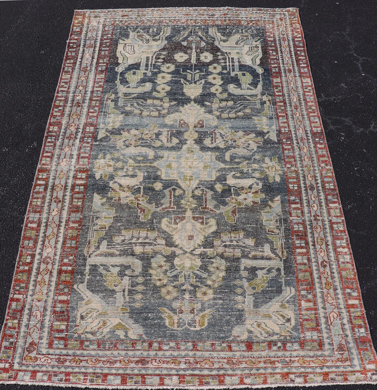 Antiker persischer Hamadan-Teppich aus Persien mit elegantem floralem und geometrischem Design 4'0