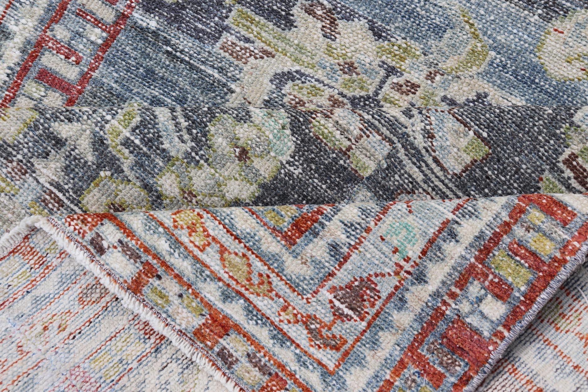 Antiker persischer Hamadan-Teppich aus Persien mit elegantem floralem und geometrischem Design 4'0