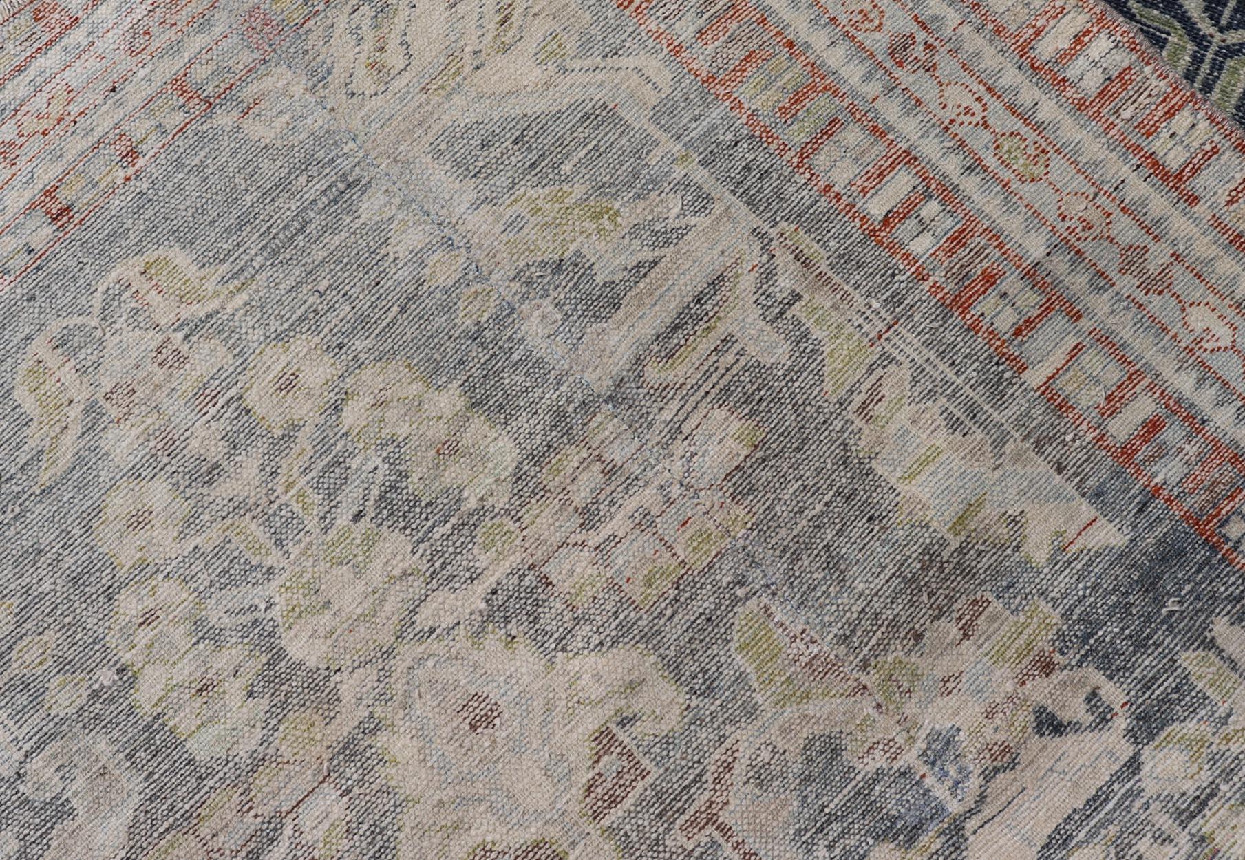 Antiker persischer Hamadan-Teppich aus Persien mit elegantem floralem und geometrischem Design 4'0
