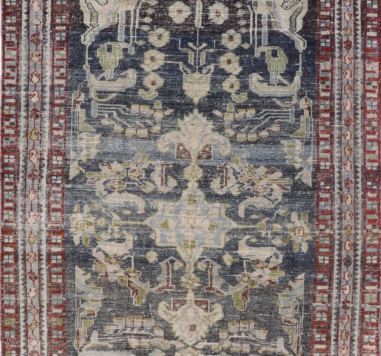 Antiker persischer Hamadan-Teppich aus Persien mit elegantem floralem und geometrischem Design 4'0
