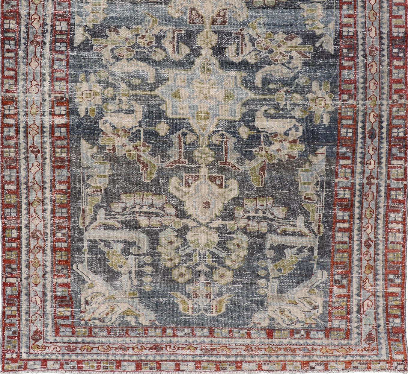 Antiker persischer Hamadan-Teppich aus Persien mit elegantem floralem und geometrischem Design 4'0