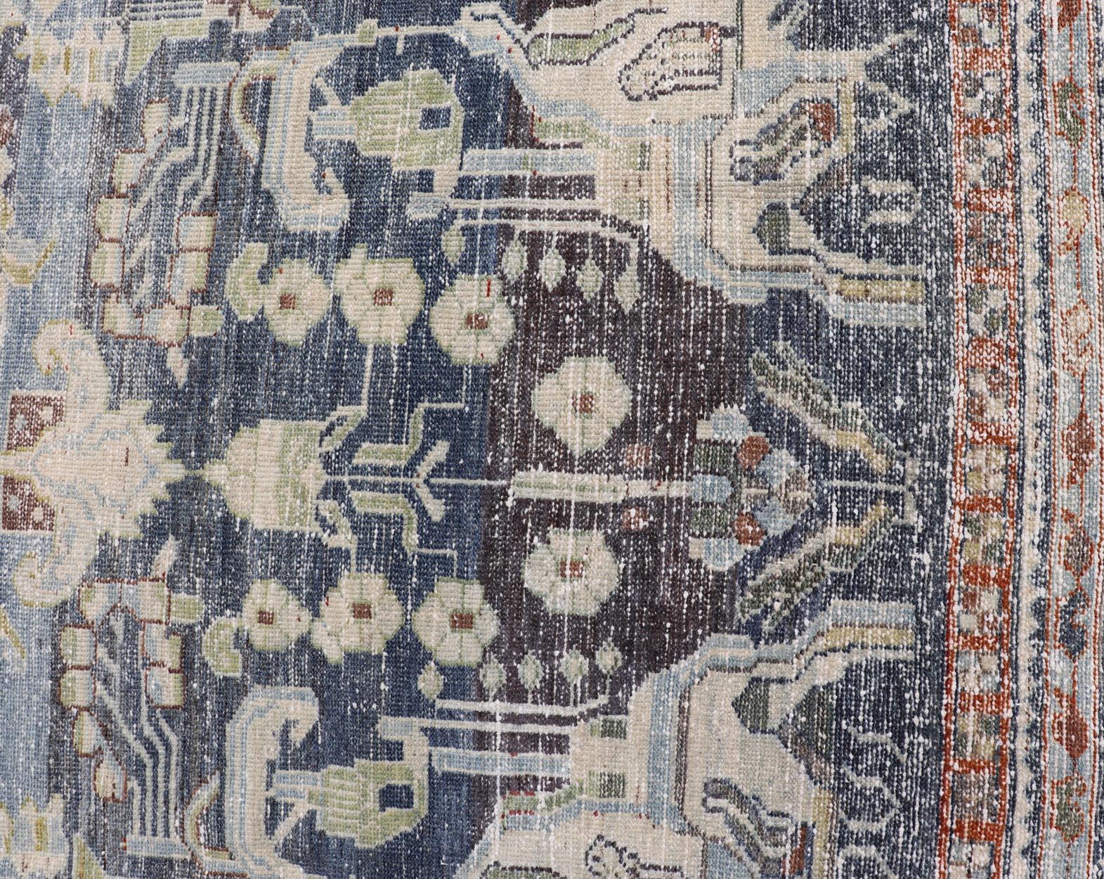 Antiker persischer Hamadan-Teppich aus Persien mit elegantem floralem und geometrischem Design 4'0