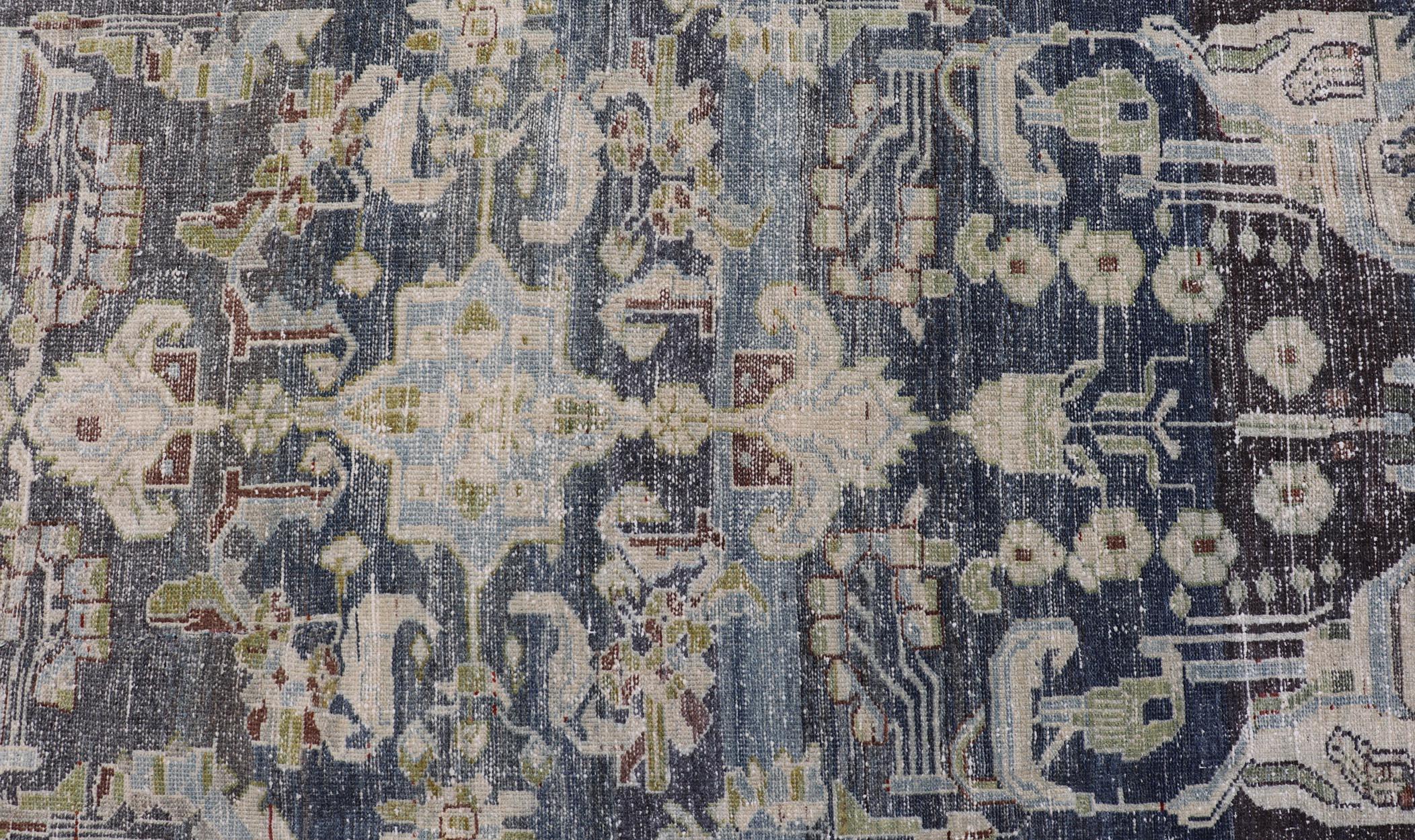 Antiker persischer Hamadan-Teppich aus Persien mit elegantem floralem und geometrischem Design 4'0
