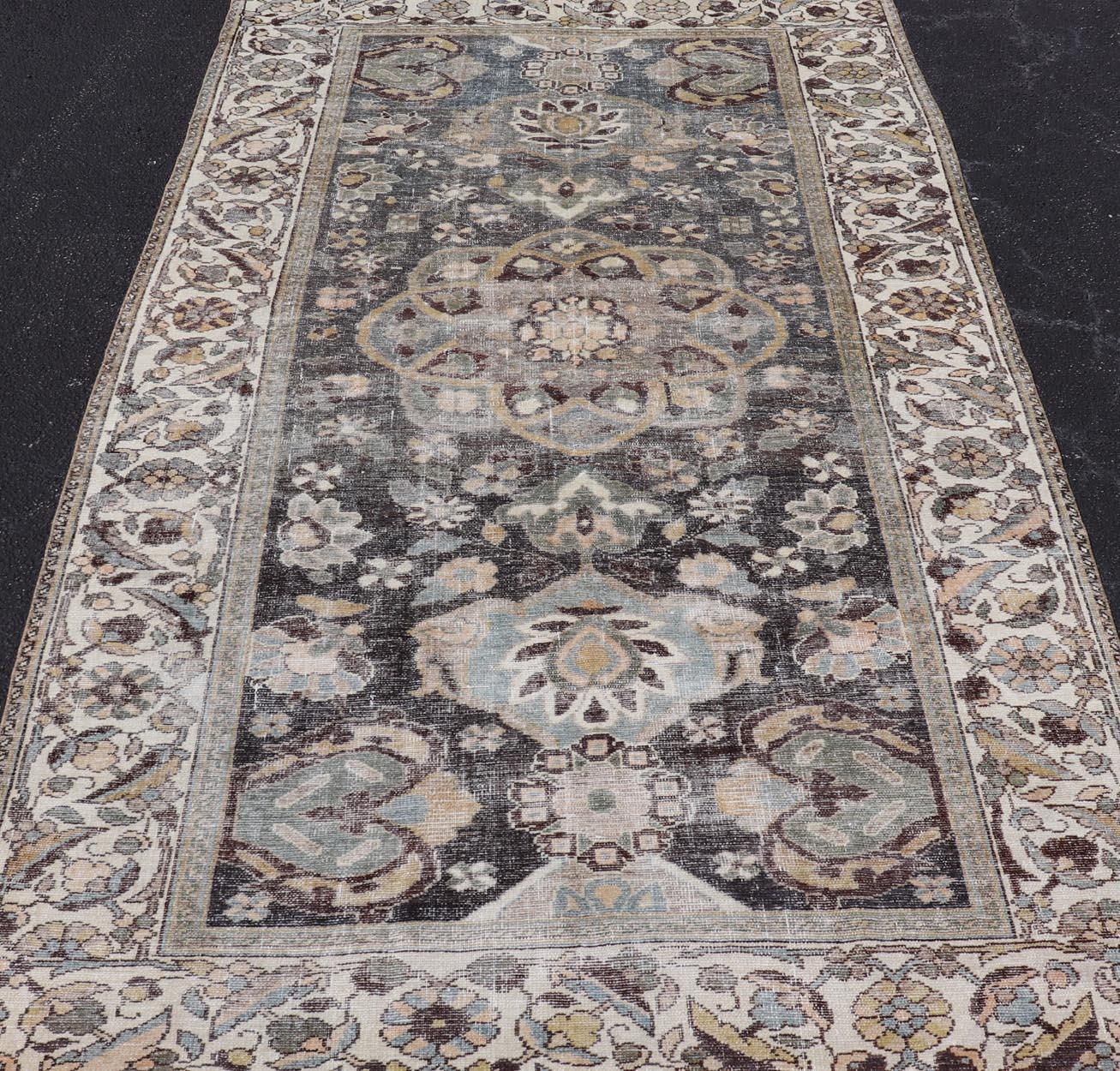 Tapis persan ancien Hamadan avec motif floral dans des tons terreux 5'1
