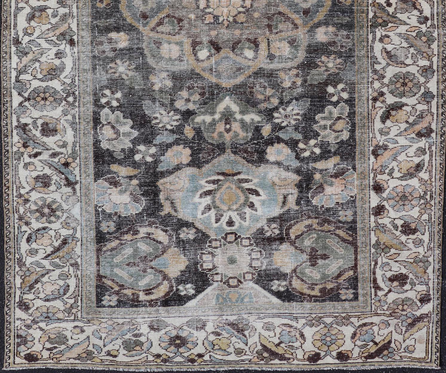 Perse Tapis persan ancien Hamadan avec motif floral dans des tons terreux 5'1