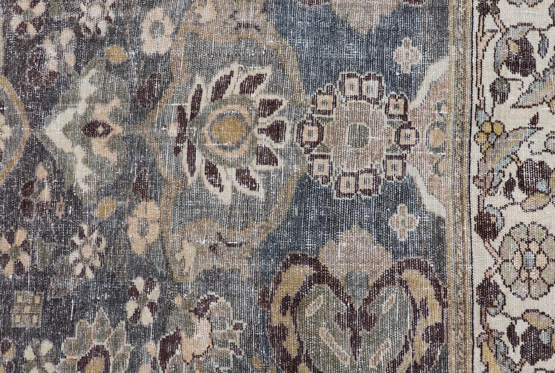 Noué à la main Tapis persan ancien Hamadan avec motif floral dans des tons terreux 5'1