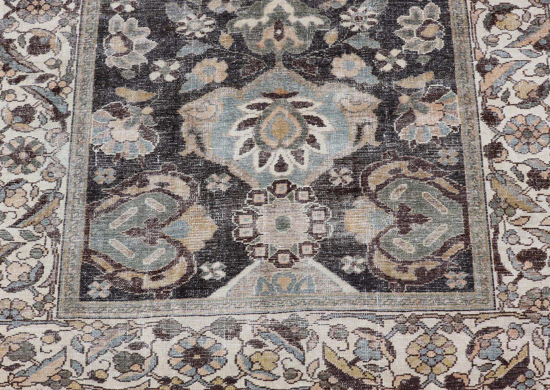 Laine Tapis persan ancien Hamadan avec motif floral dans des tons terreux 5'1