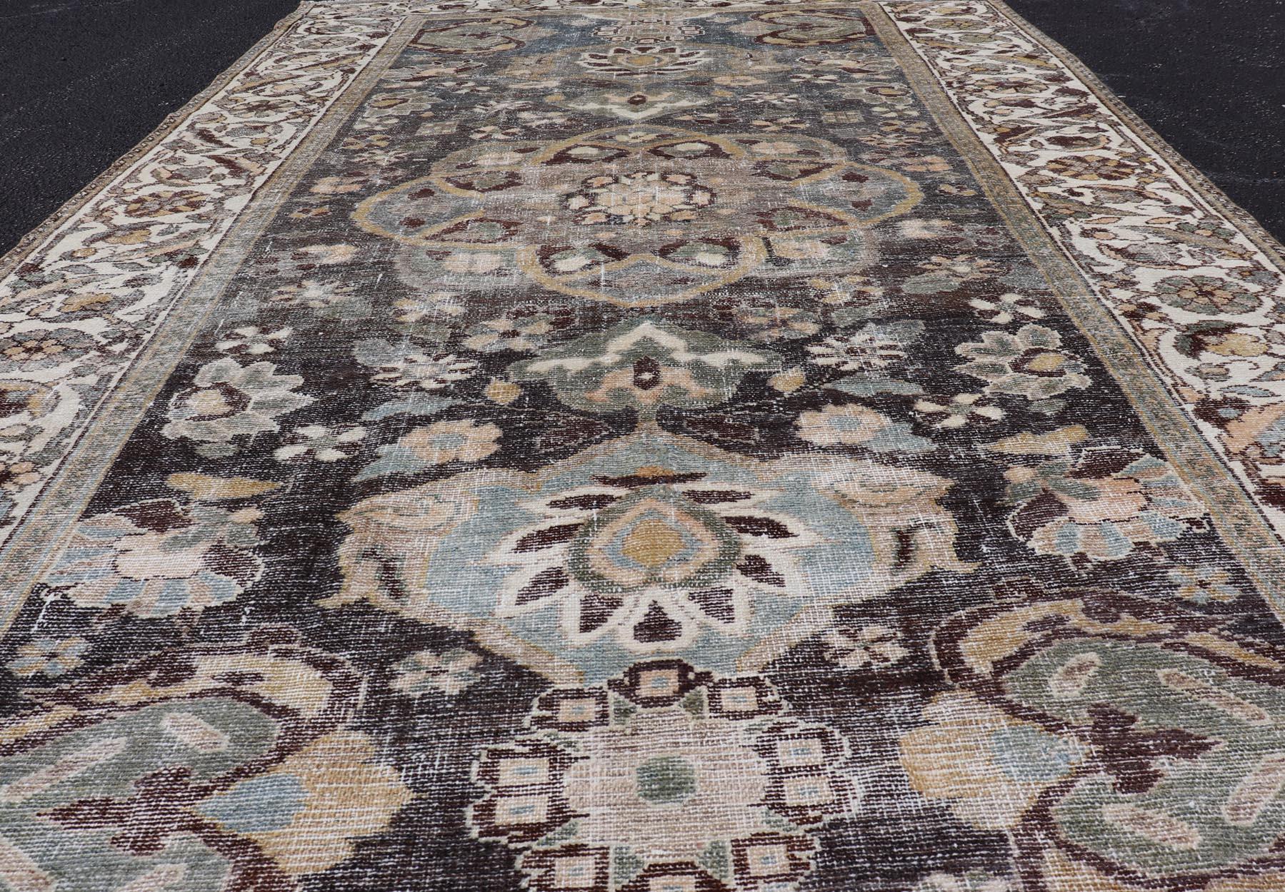 Tapis persan ancien Hamadan avec motif floral dans des tons terreux 5'1