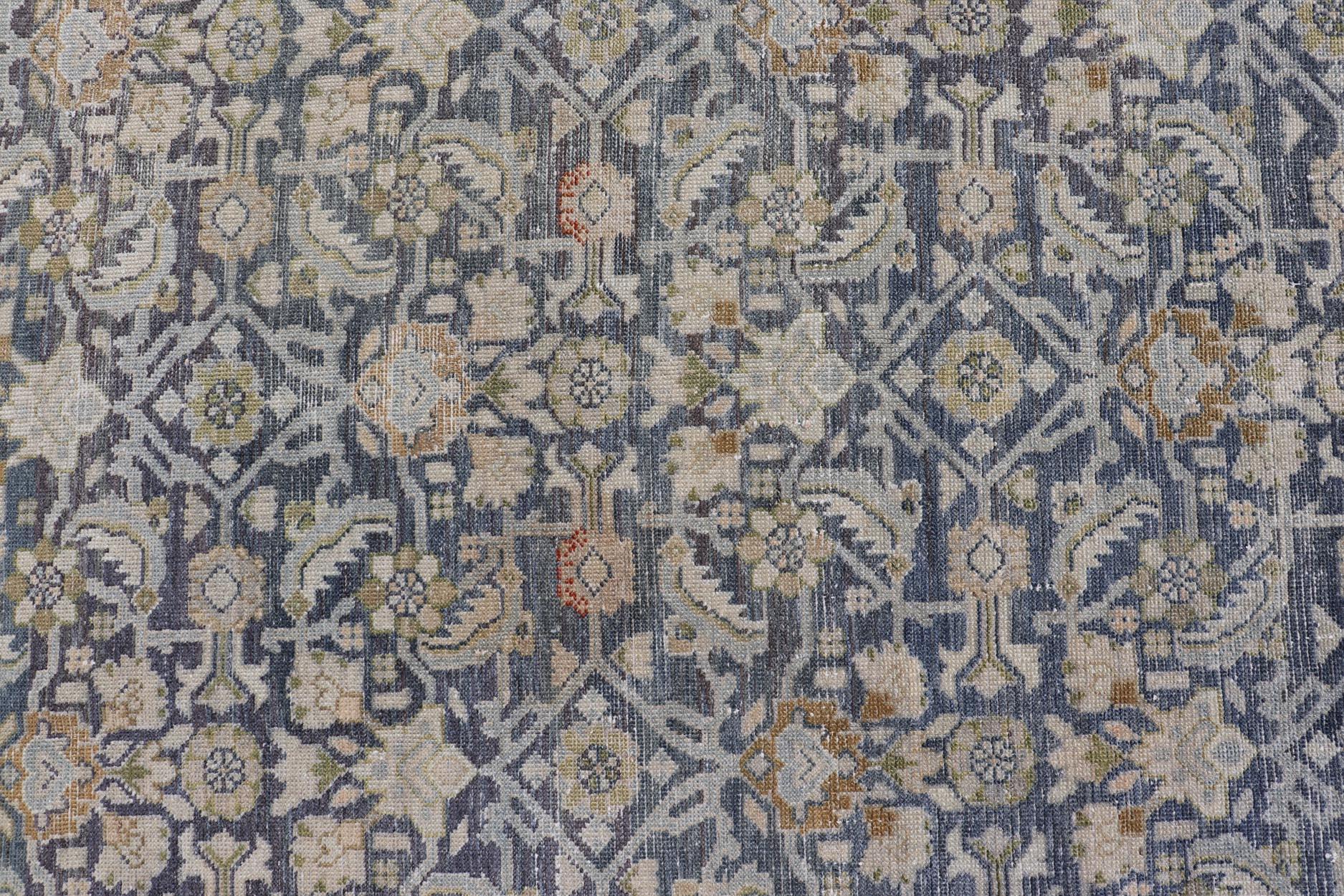 20ième siècle Tapis persan ancien Hamadan à motifs floraux en bleus et crèmes 5'1