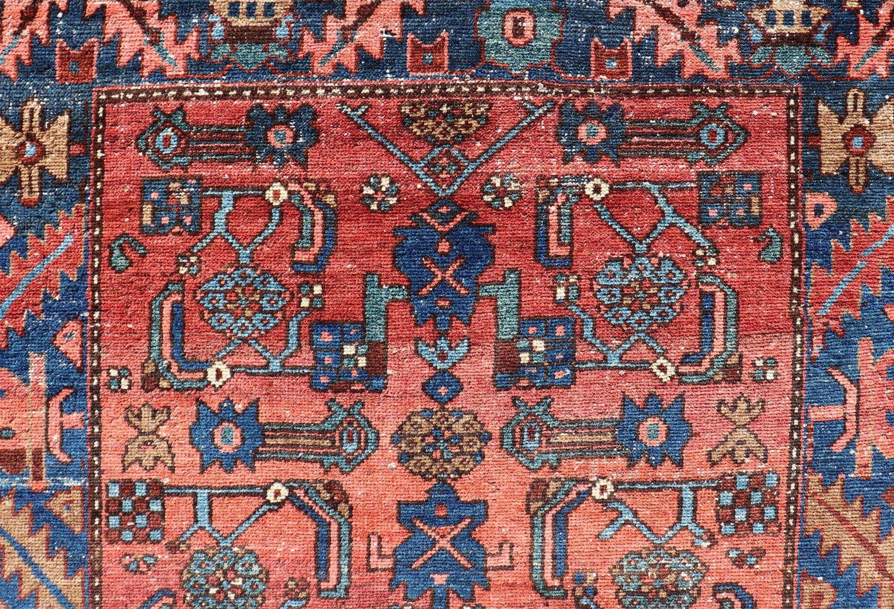 Antiker persischer Hamadan-Teppich mit geometrischem Stammesmuster aus Persien 3'1 x 7'0 (Persisch) im Angebot