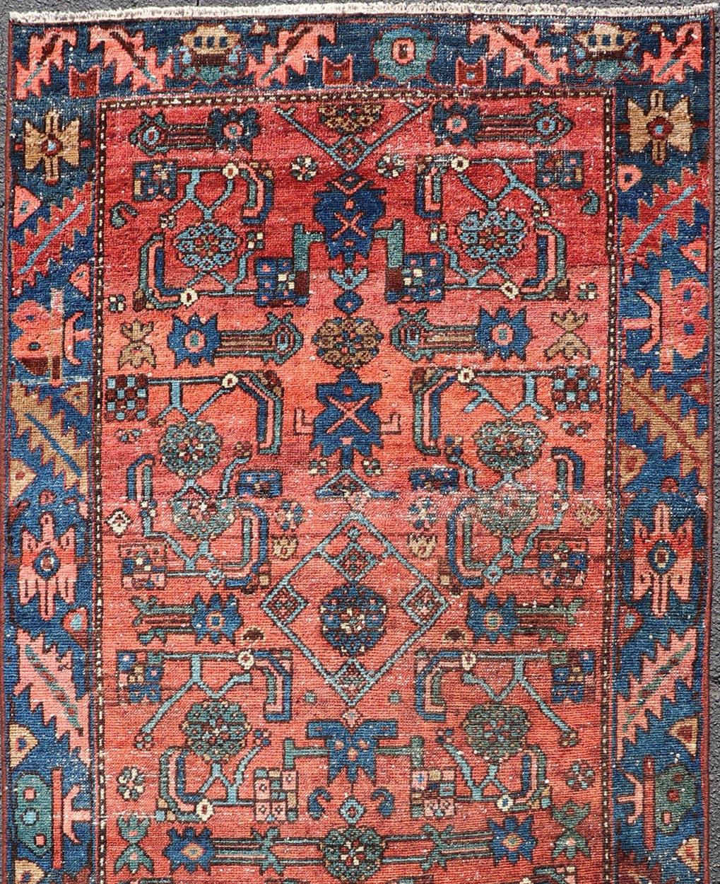 Antiker persischer Hamadan-Teppich mit geometrischem Stammesmuster aus Persien 3'1 x 7'0 (Handgeknüpft) im Angebot