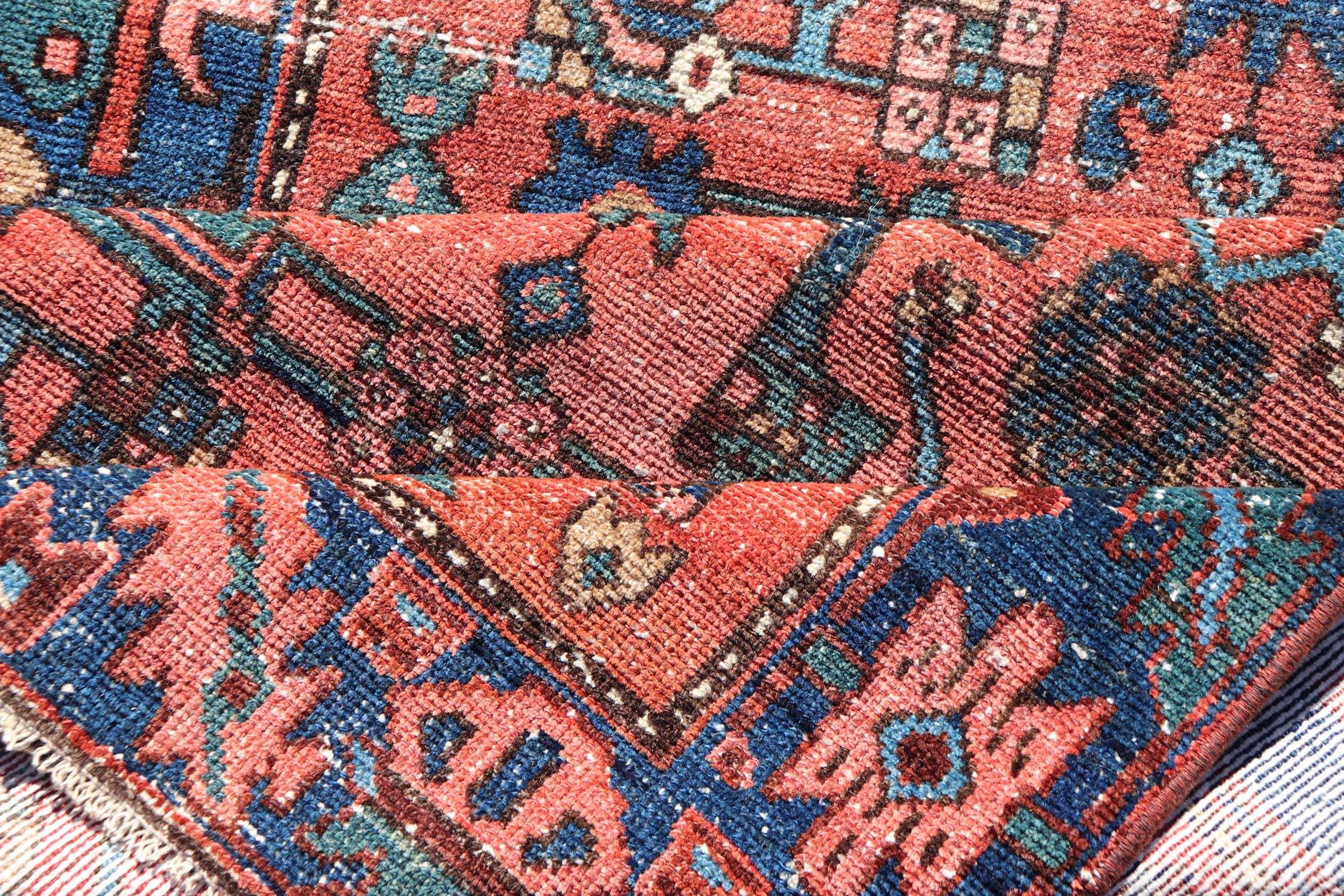 Antiker persischer Hamadan-Teppich mit geometrischem Stammesmuster aus Persien 3'1 x 7'0 im Angebot 1